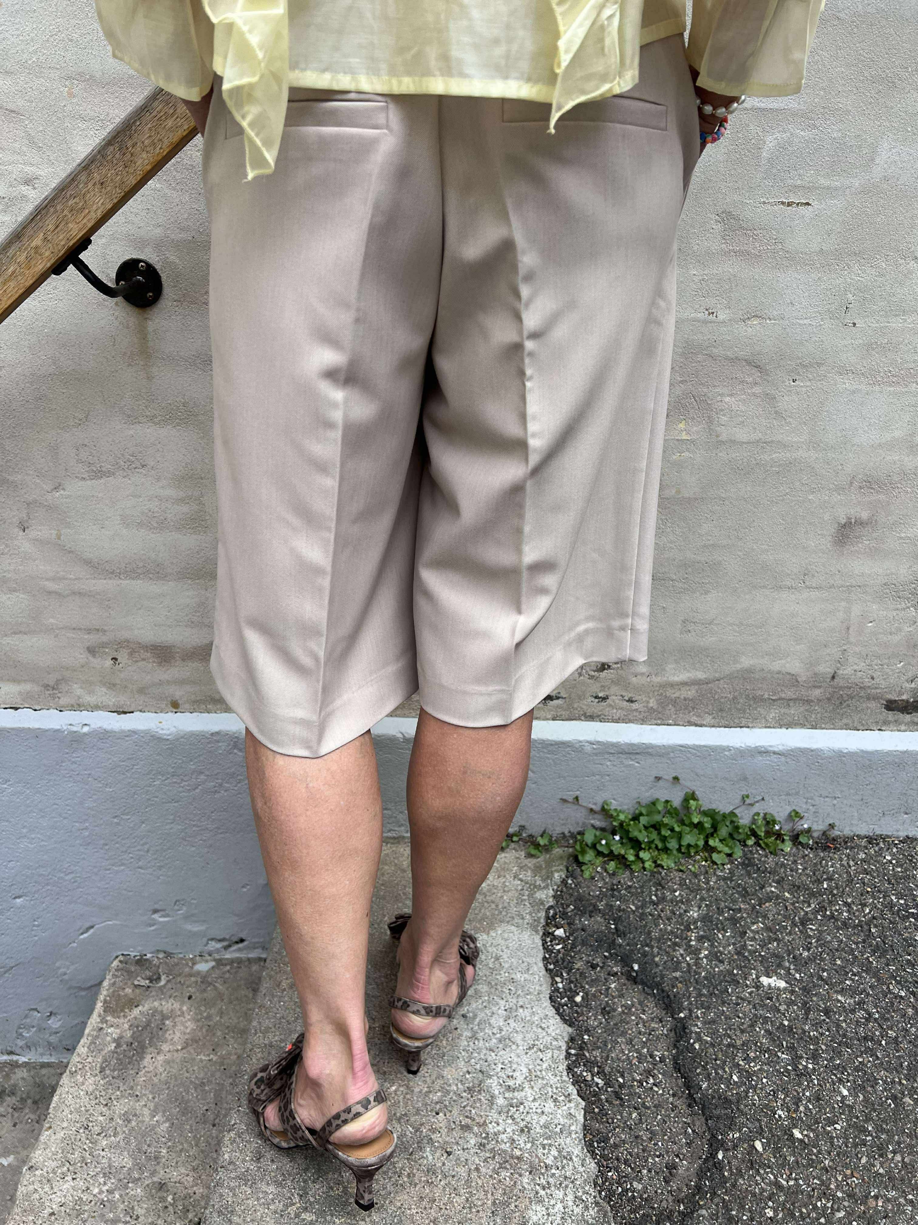 Alayna shorts warm sand