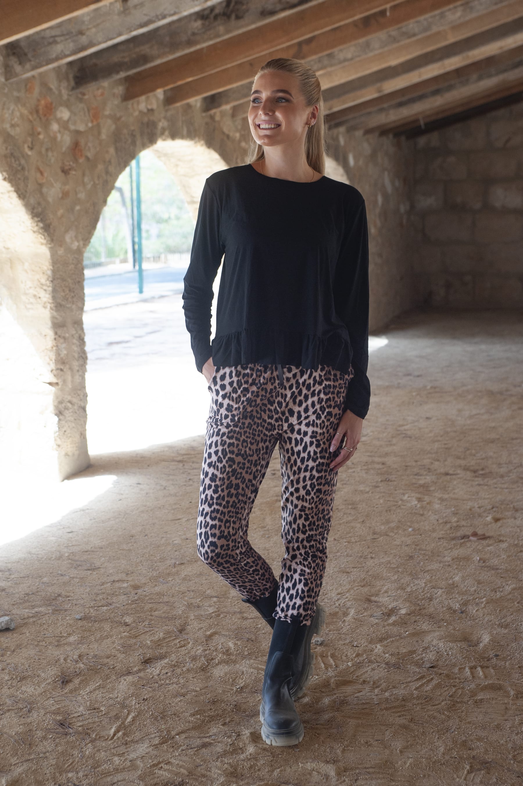 ALMA LS FRILL T-SHIRT - Black