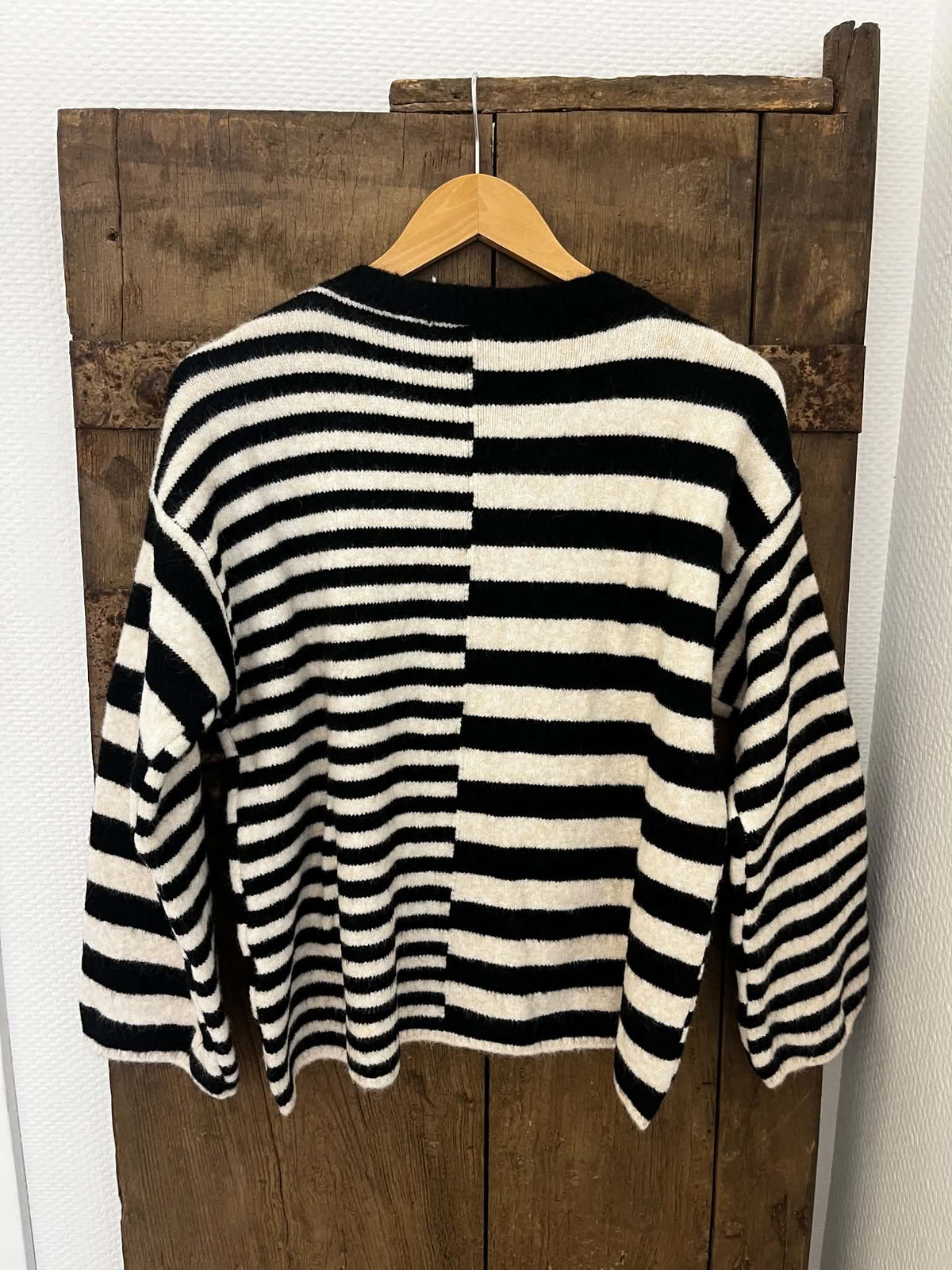 Asy Striped Knit - Off White/Black