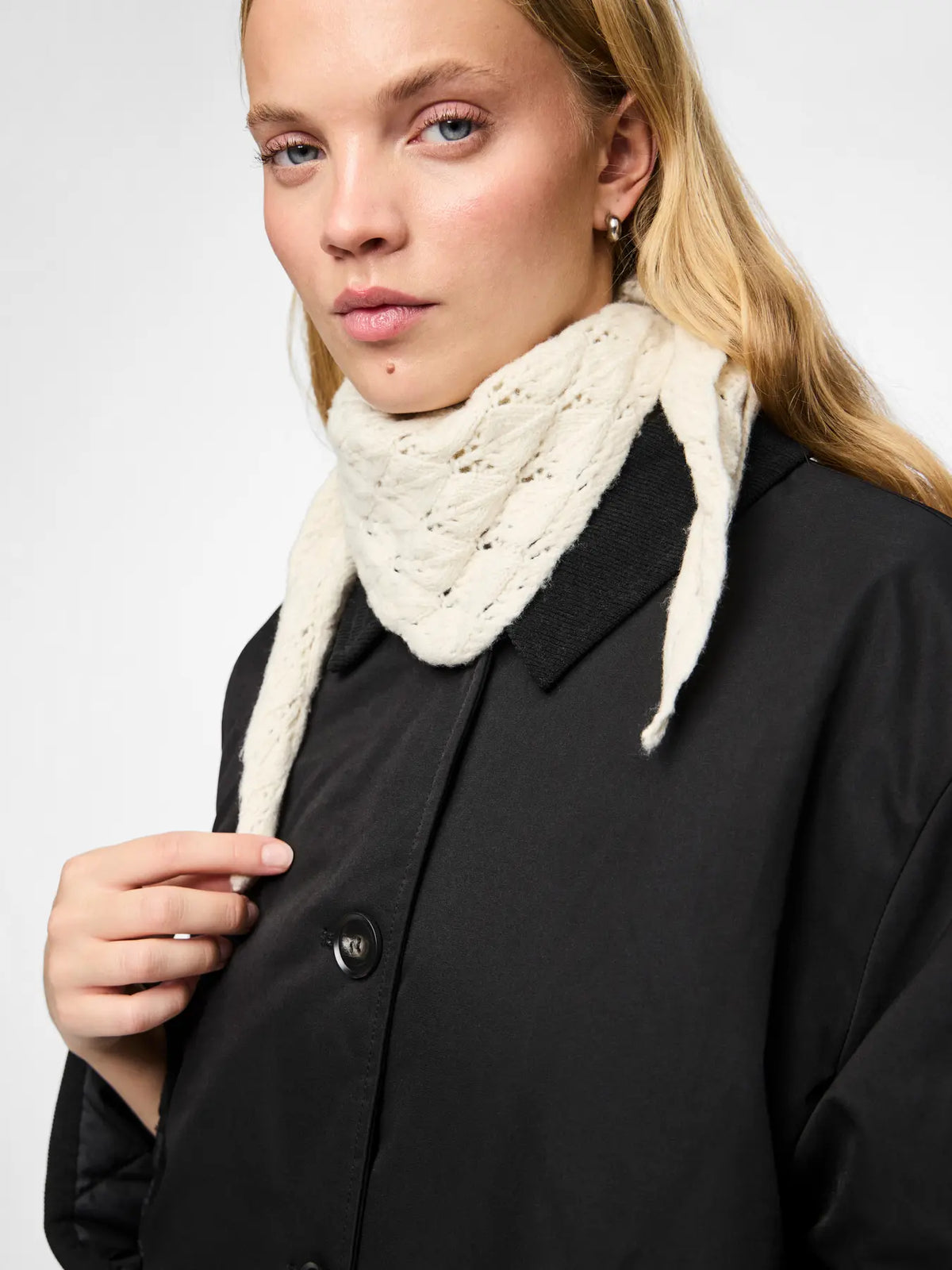JOELLE TRIANGLE SCARF - Whitecap Gray