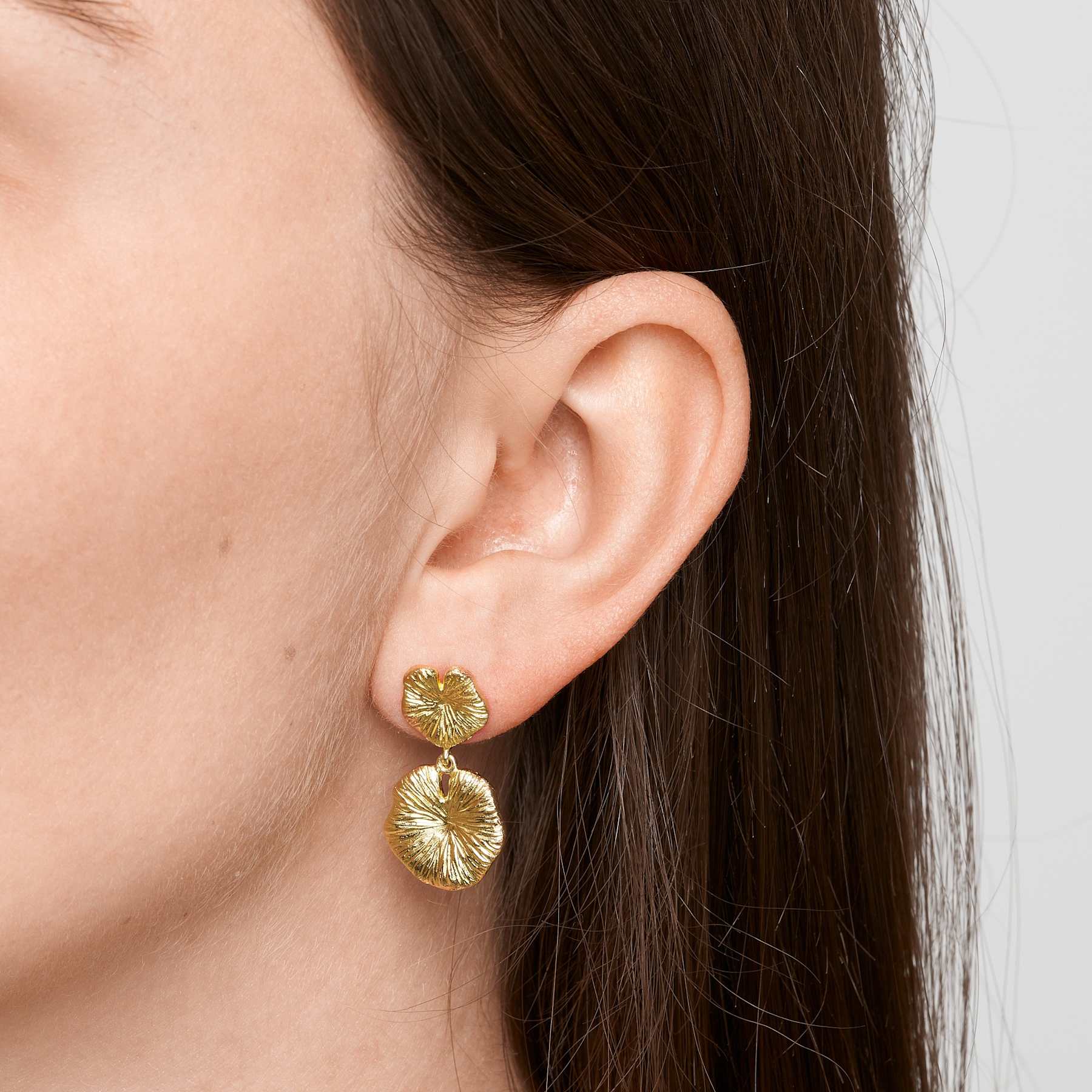 Hannah water lilly post earrings - 24K Guldbelagt