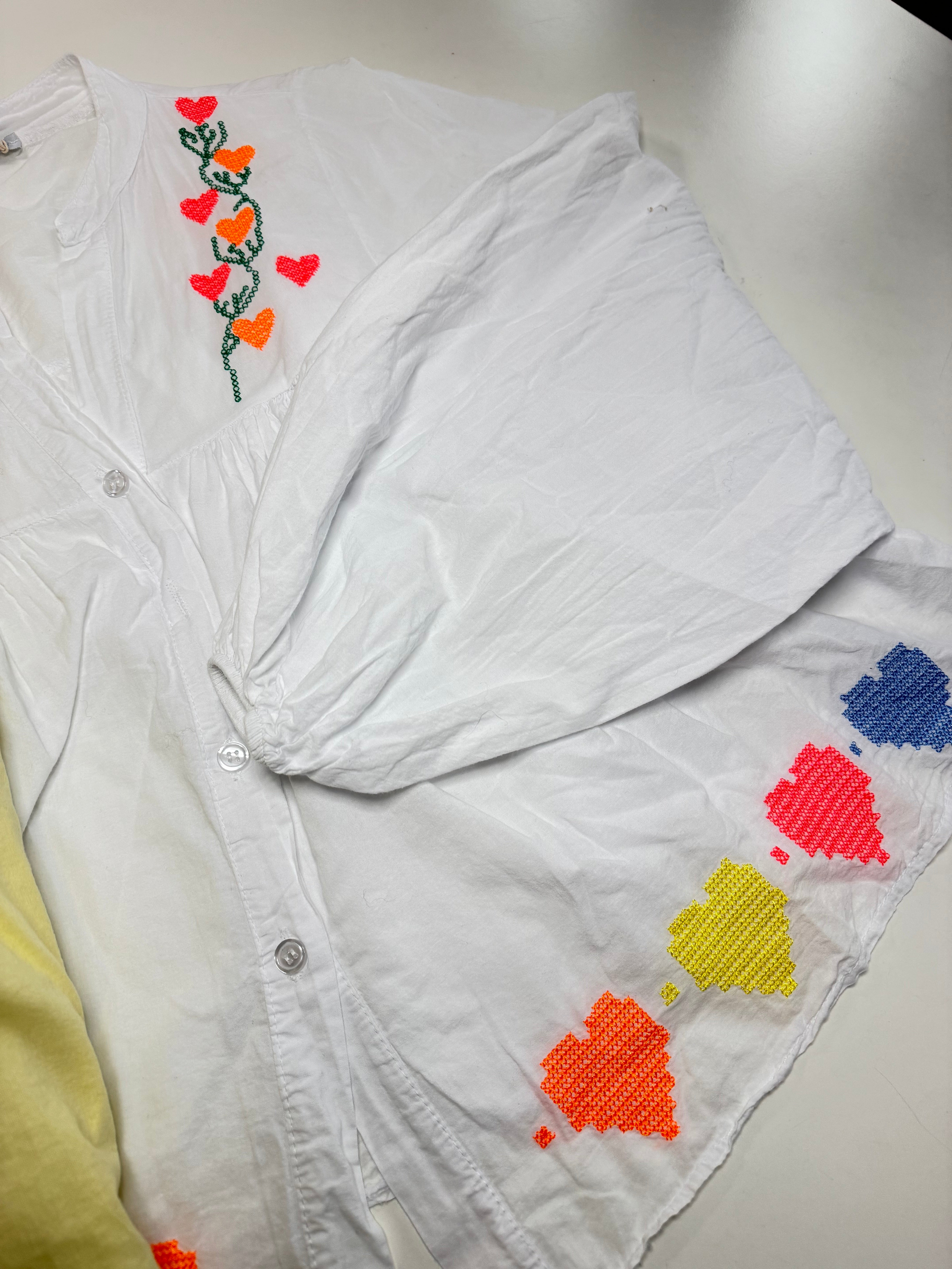 Lux Shirt w. Embrodery - White