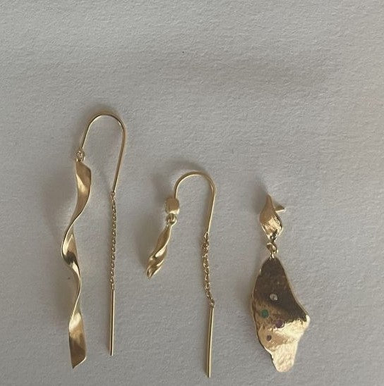 Dangling ile de lamour earring w. stones