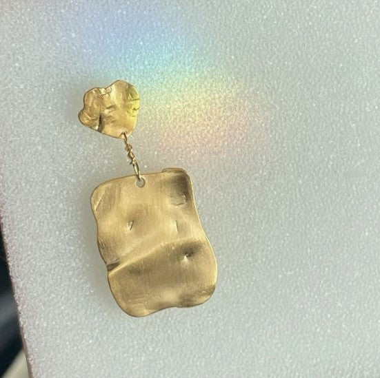 Golden reflection earring