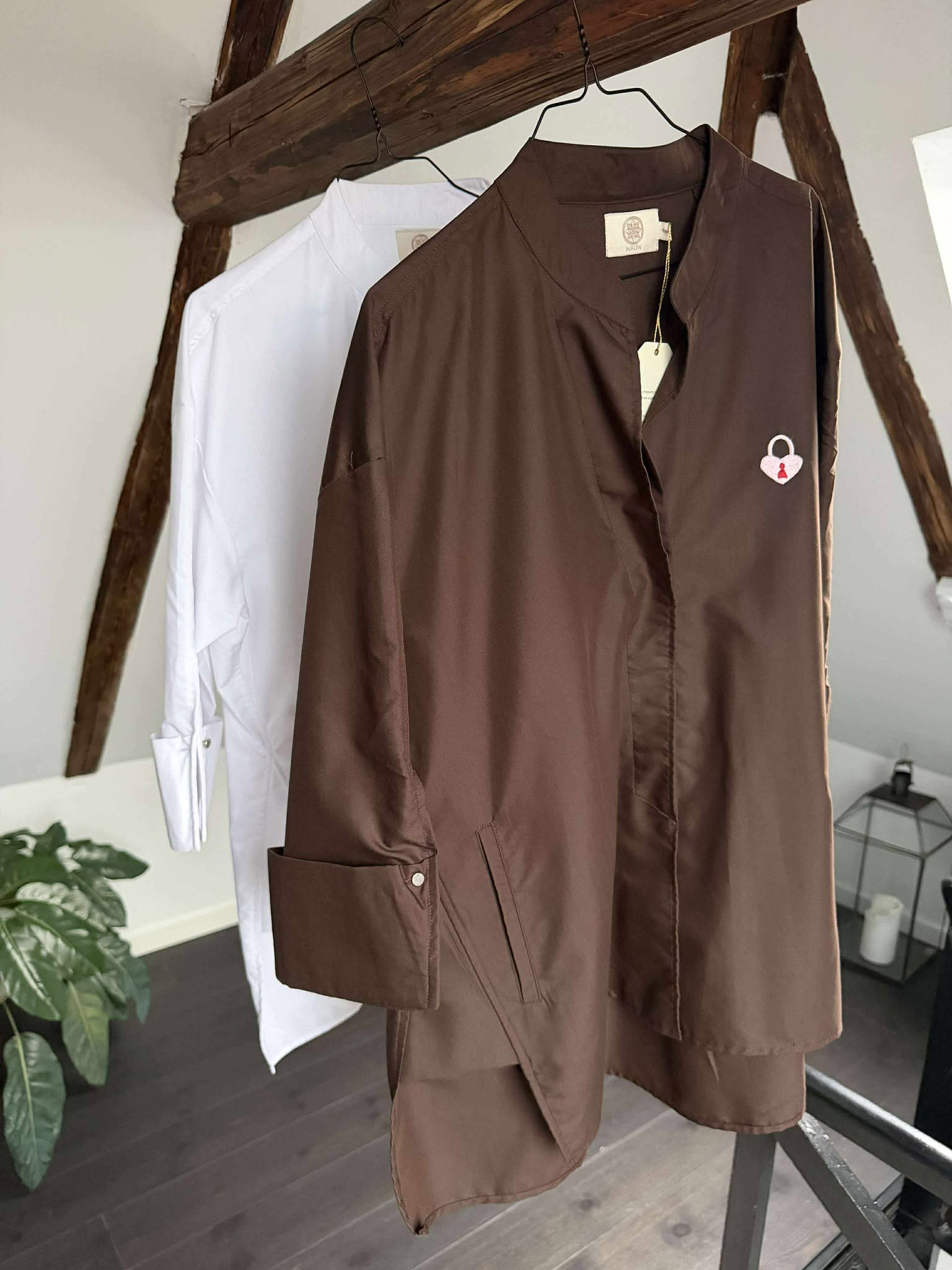 PREORDER-Luna shirt Heart Beat - Chocolate Brown