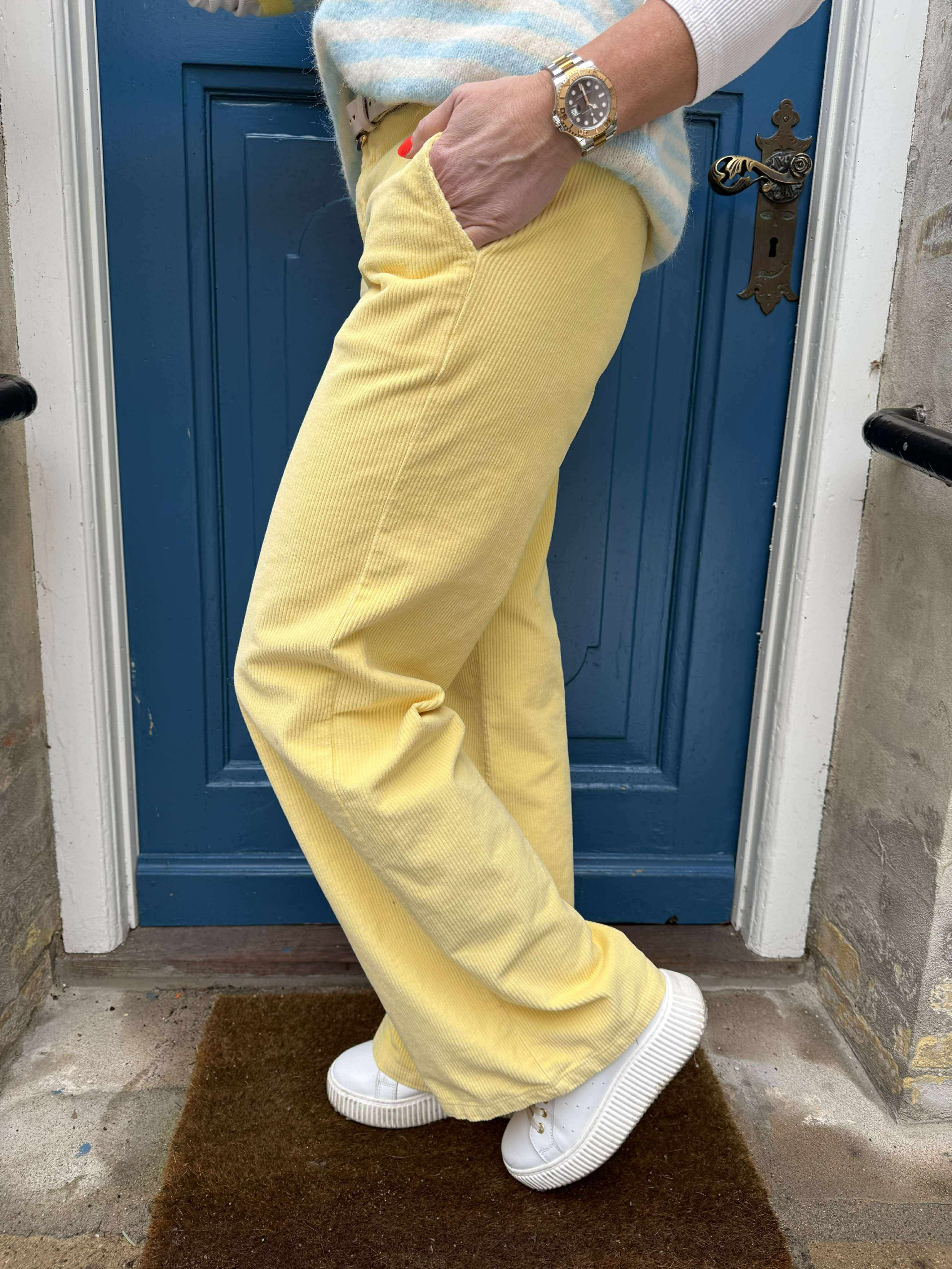 CORA corduroy box pant - Lt. Yellow