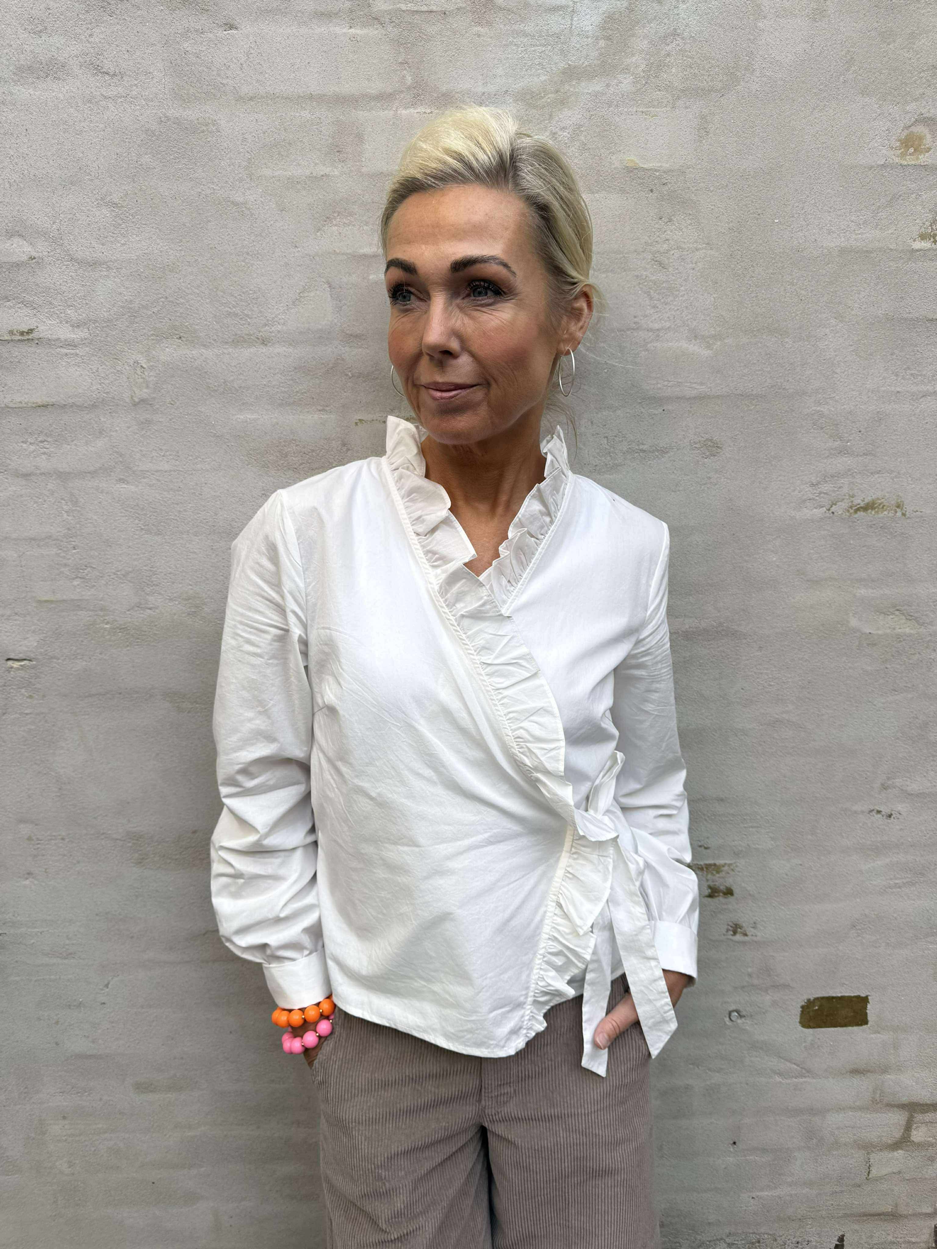 HOPE WRAP SHIRT - Cloud Dancer