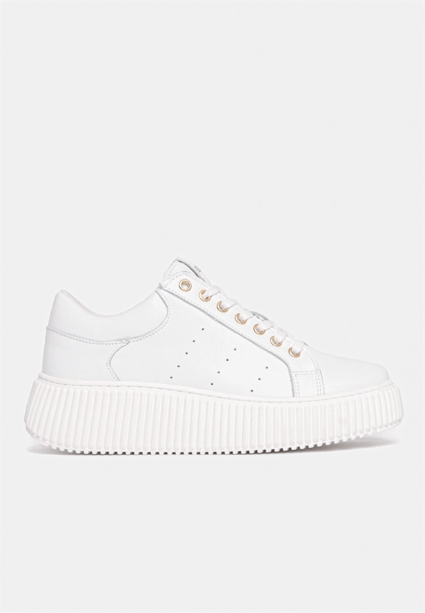 Court sneakers white