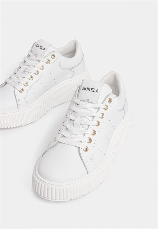 Court sneakers white