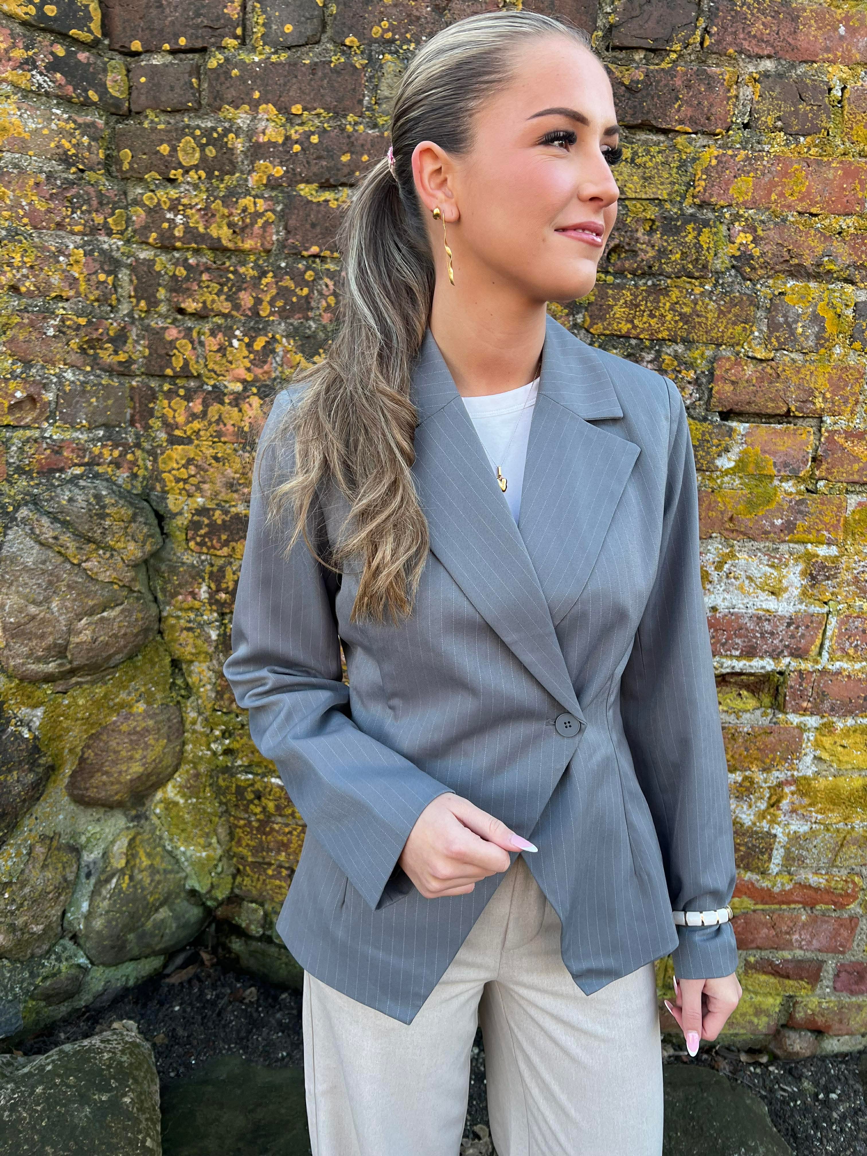 FALKA LS FITTET PINSTRIPED BLAZER - Grey Pinstripe