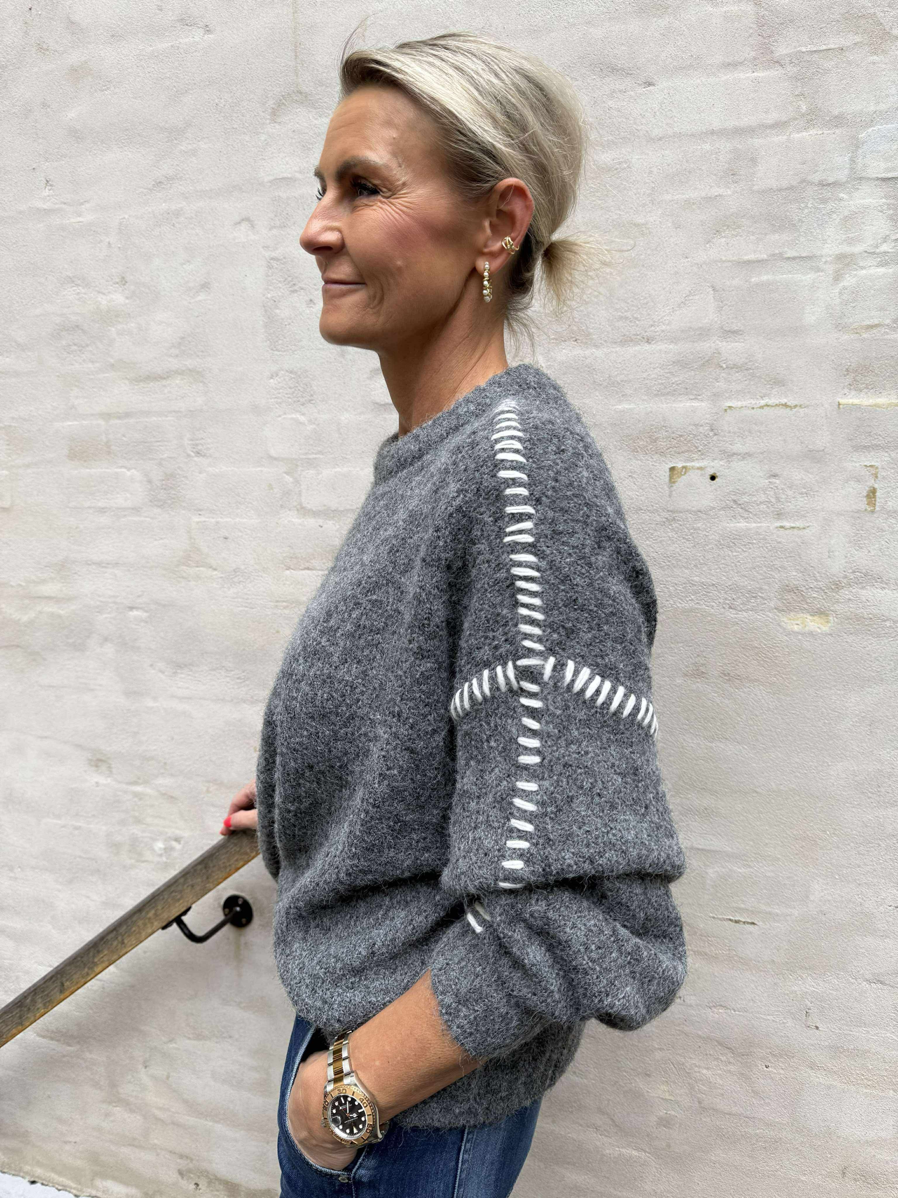 ZOEY LIFE ON STITCH PULLOVER - Dark Grey Melange