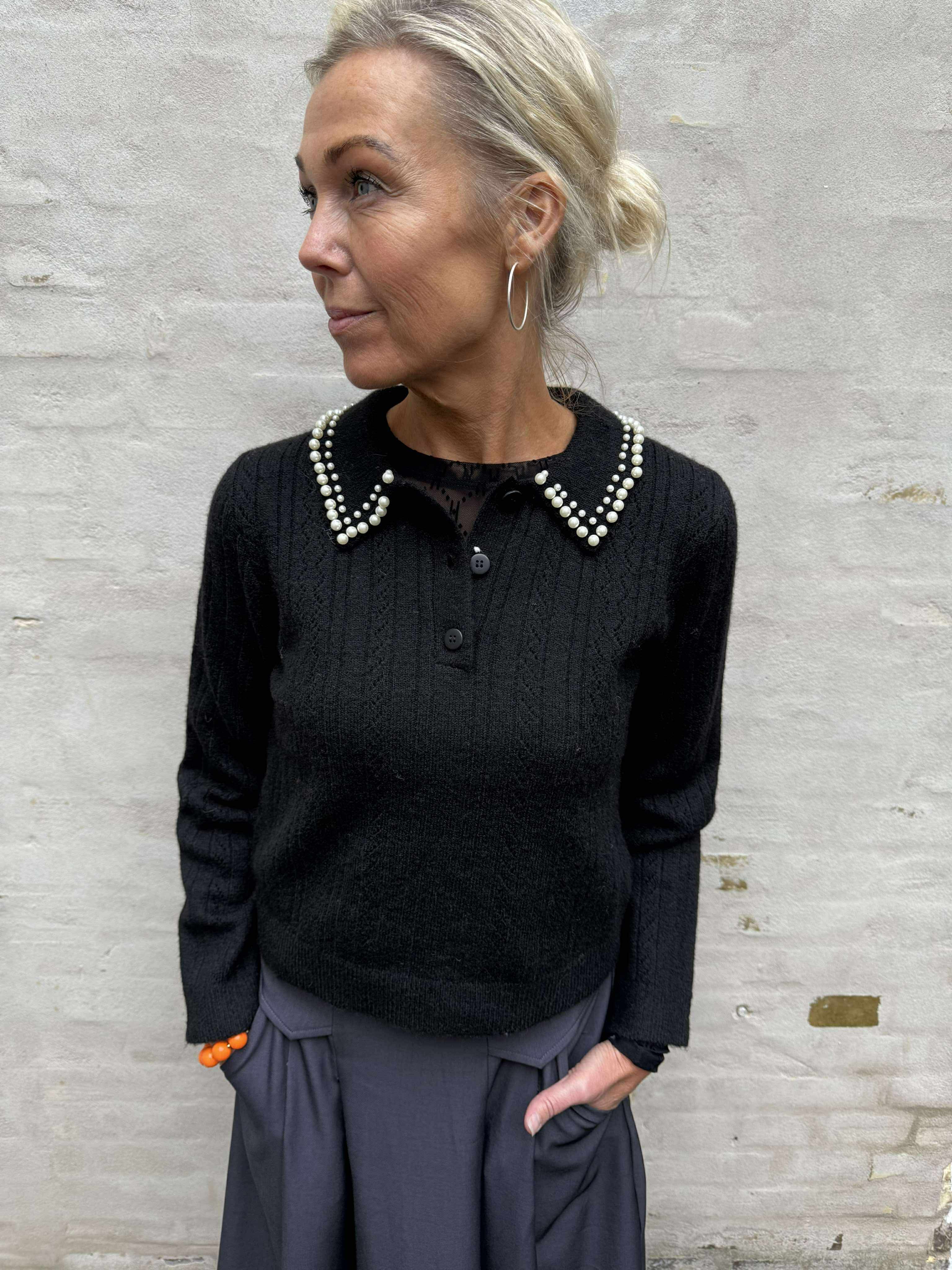 APRIL LIFE PEARL COLLAR PULL - Black WHITE PEARLS