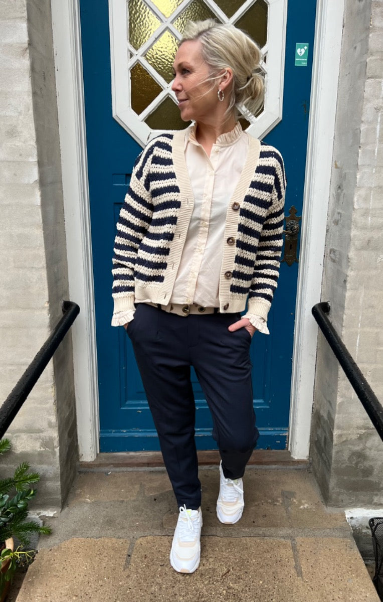 Lisa slim pant sky captain