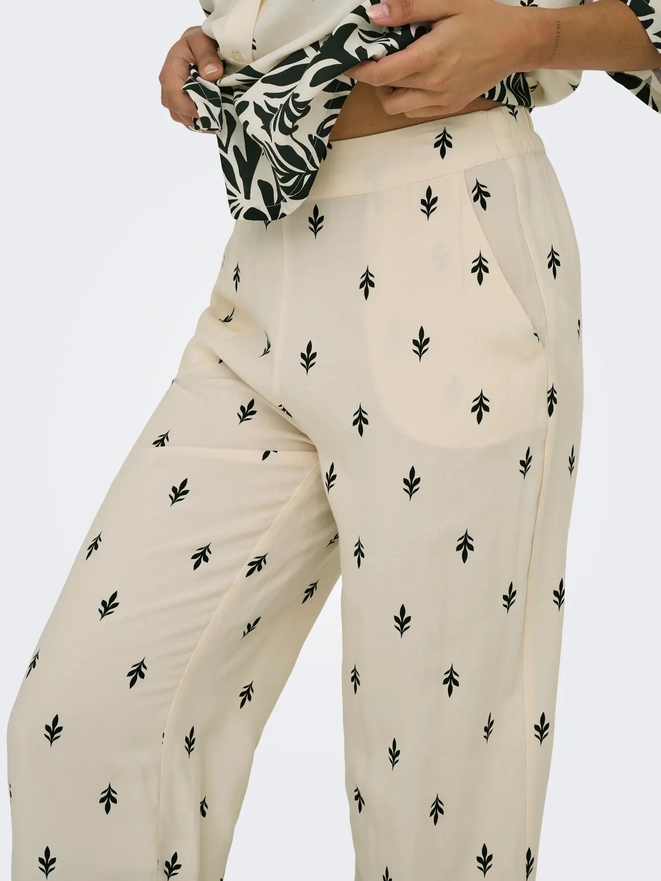 MAGGIE LIFE WIDE PANT - Sandshell BLACK ETHNIC