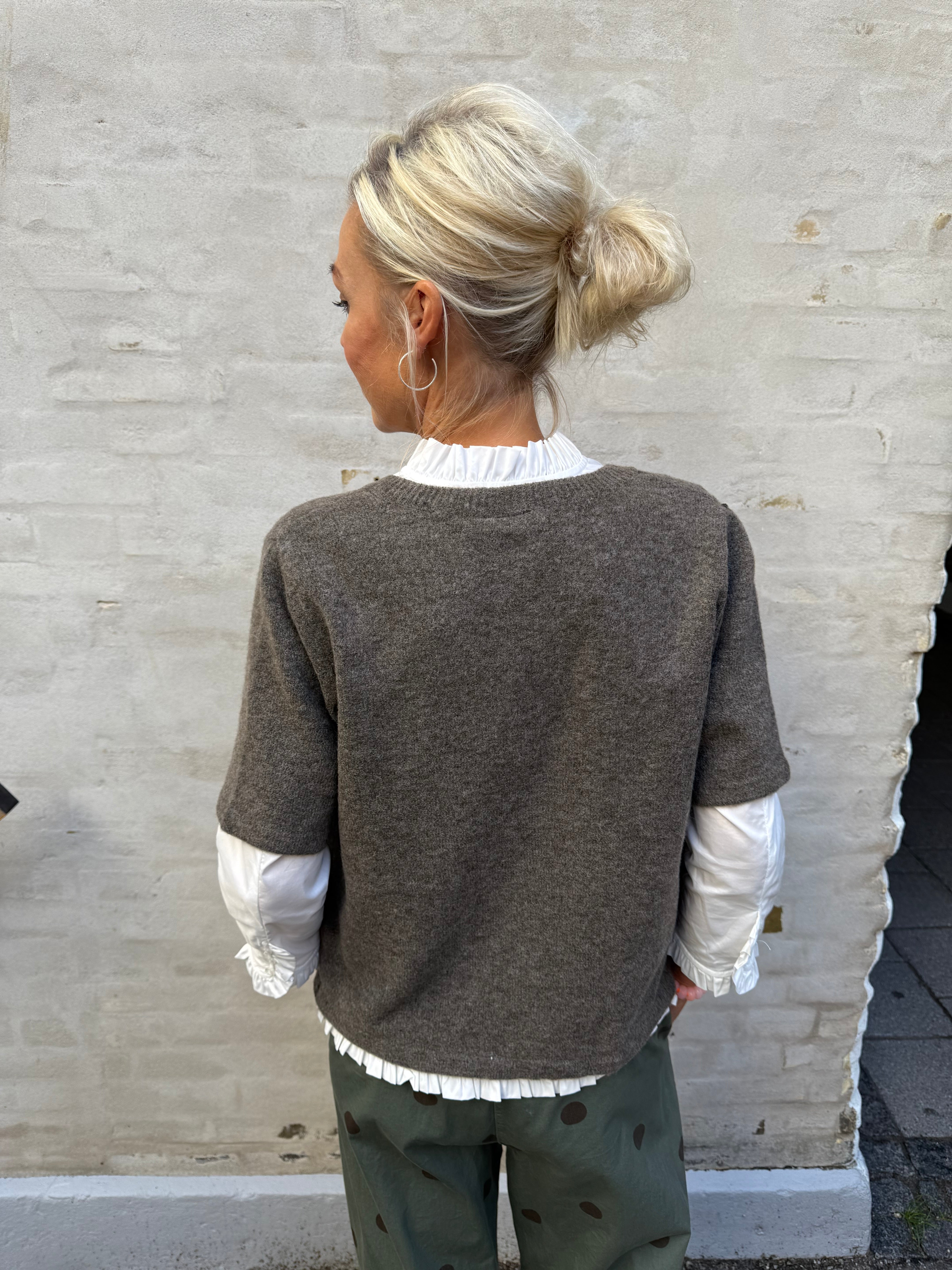 JIKO SS O-NECK KNIT CARDIGAN - Moro