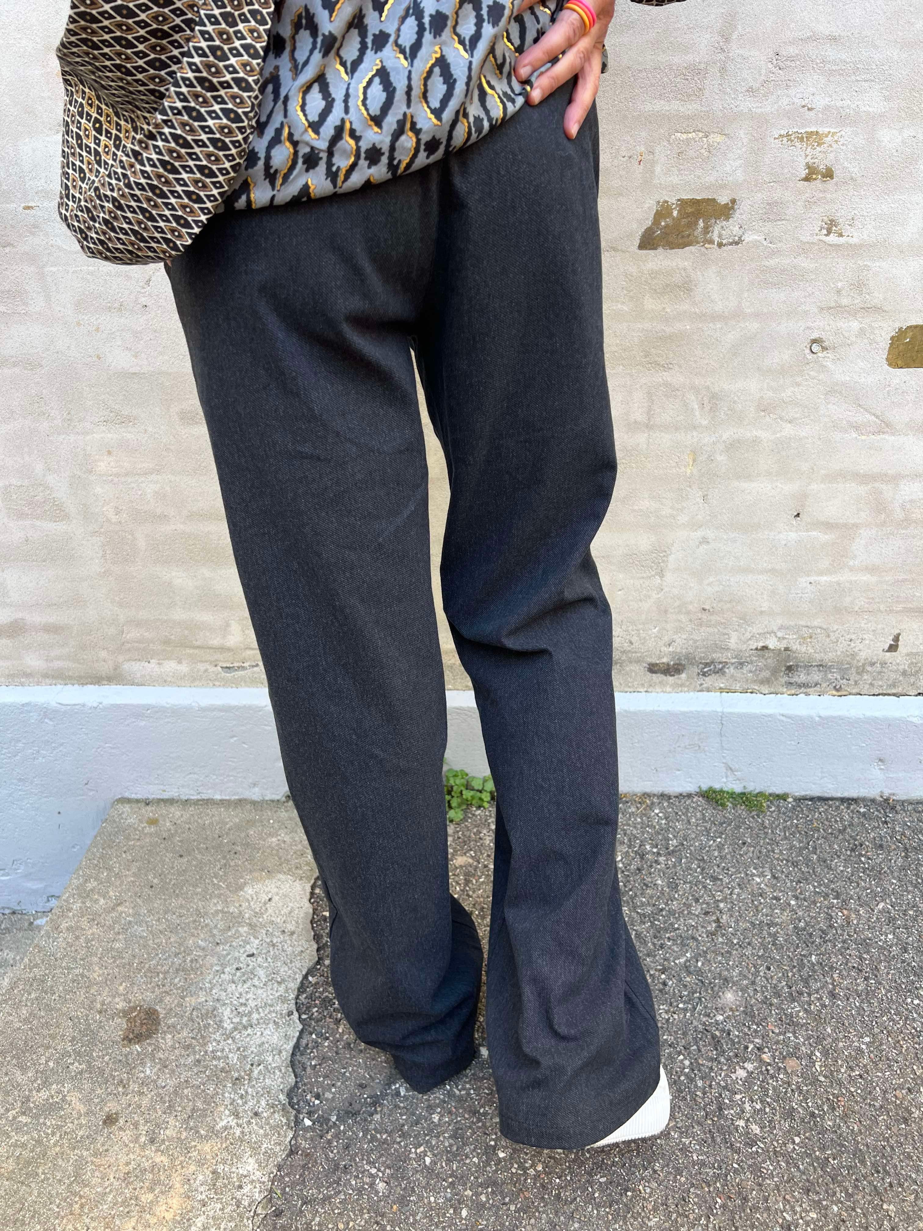 Avenue box pant dark grey