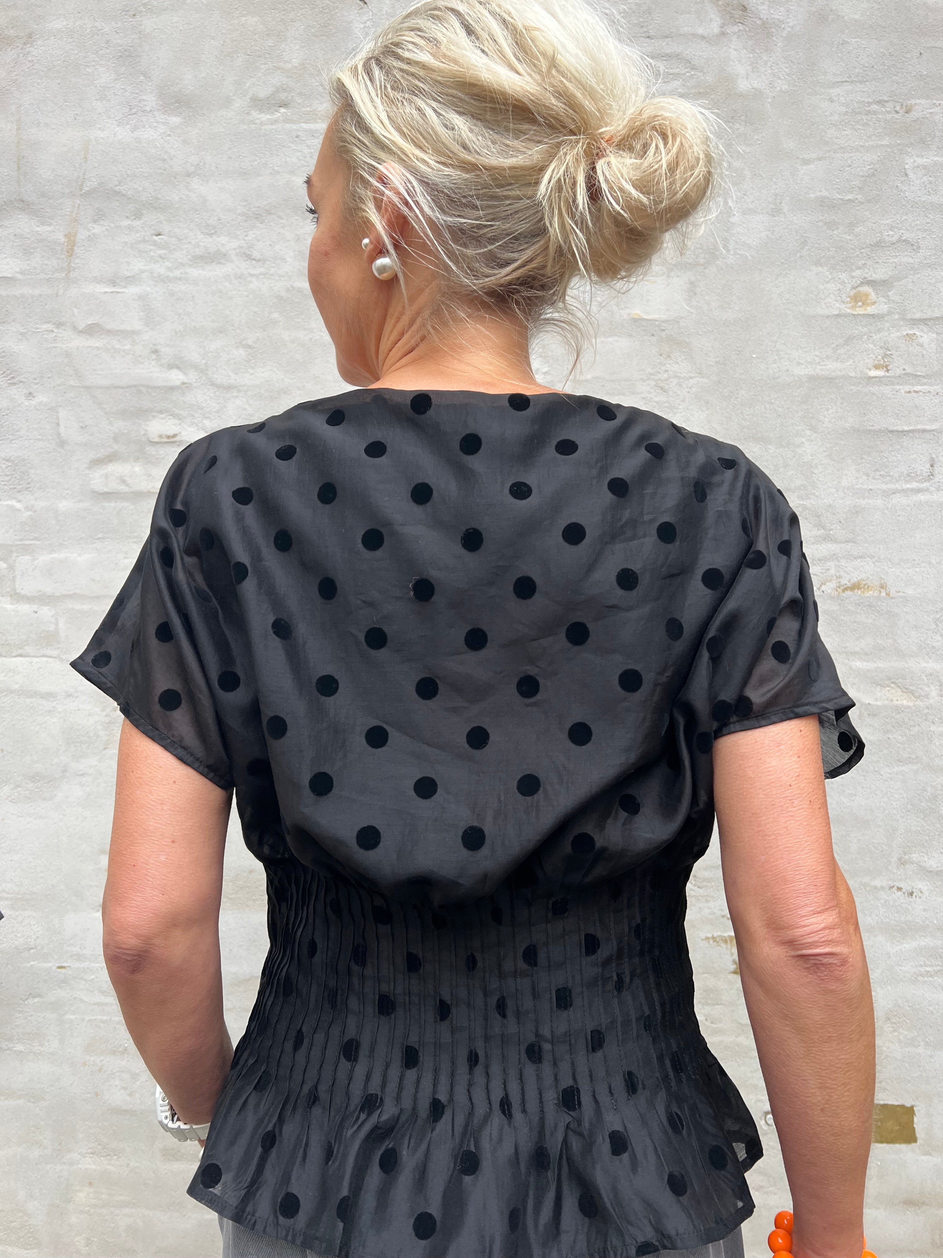 Laura Top - Black with black dot