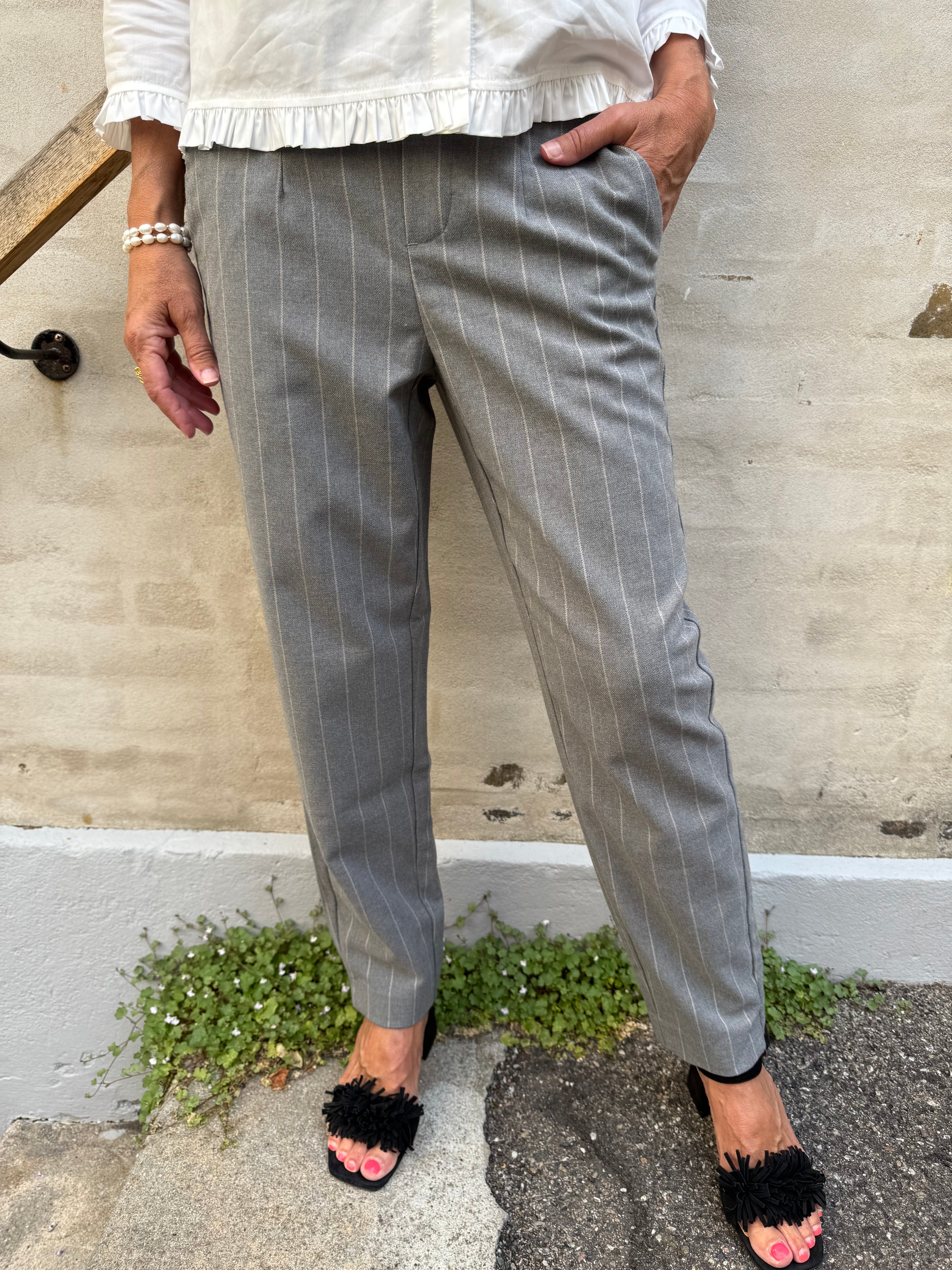 Lisa Slim Pant - Medium Grey/Humus