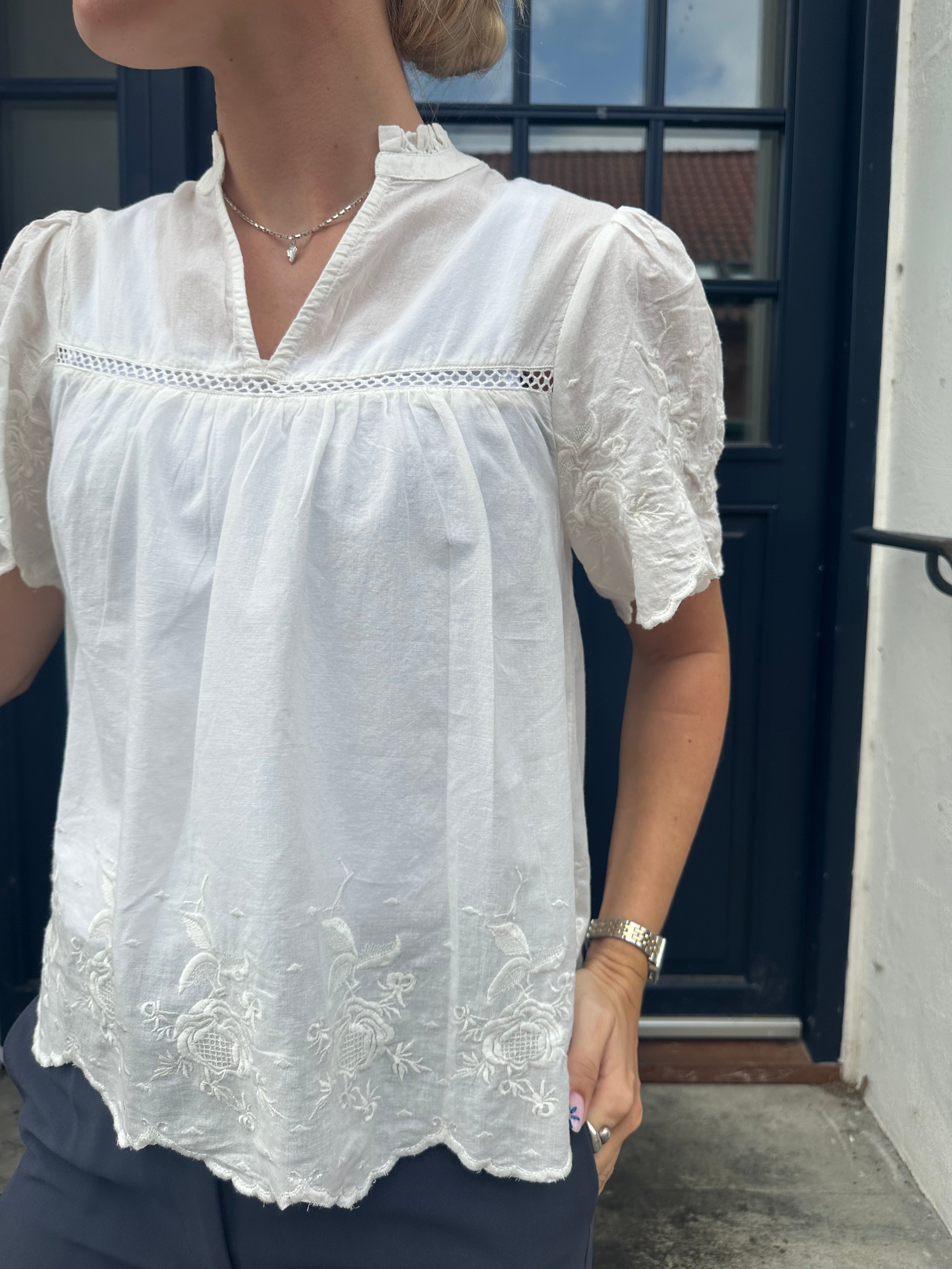 Micheline Emb blouse off white