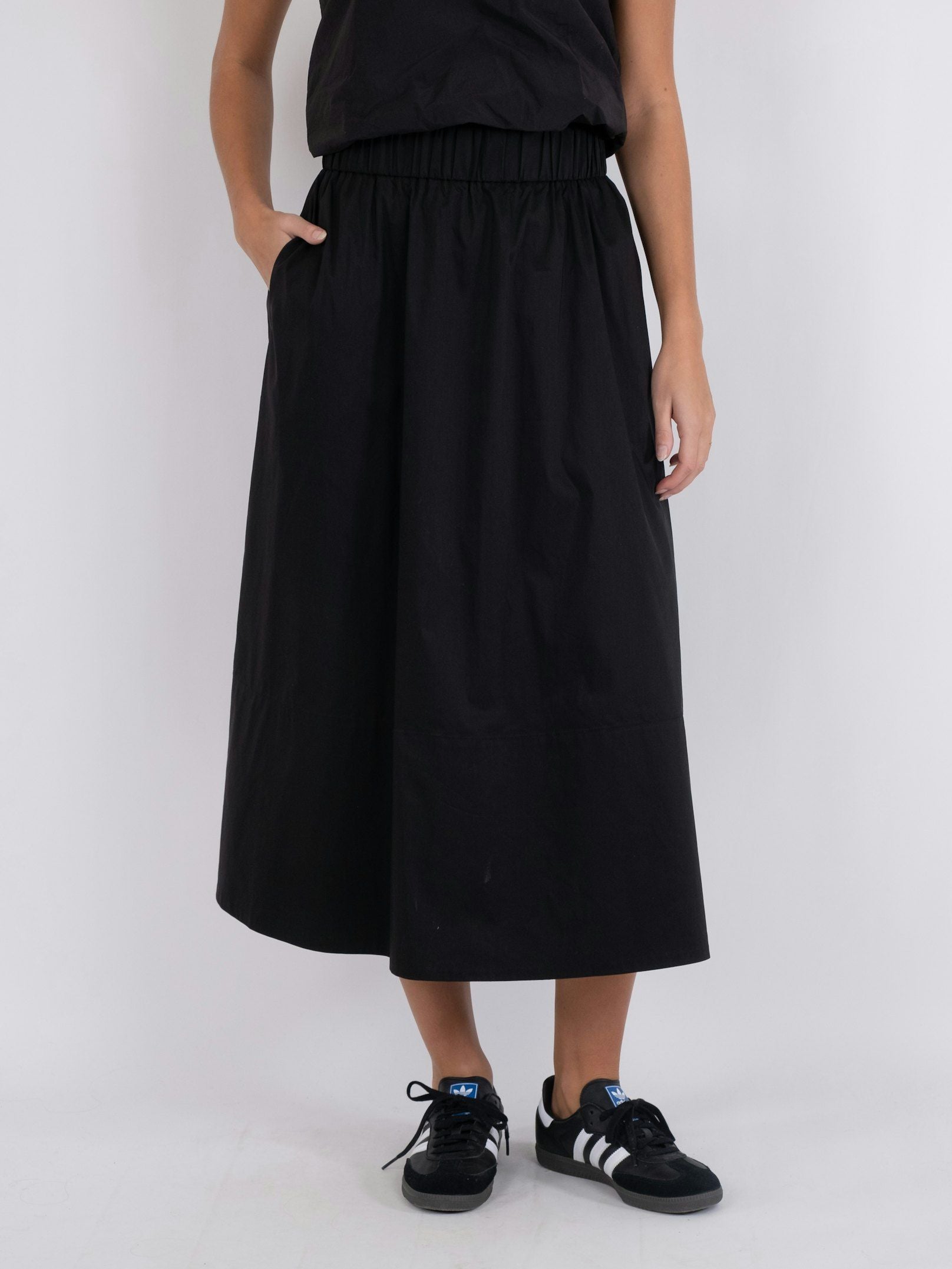 Yara poplin skirt black