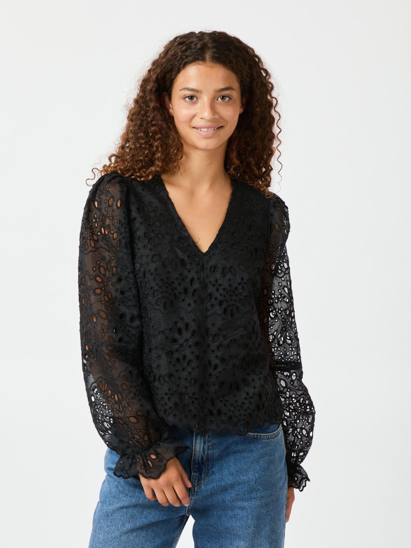 Candice embroidery blouse black