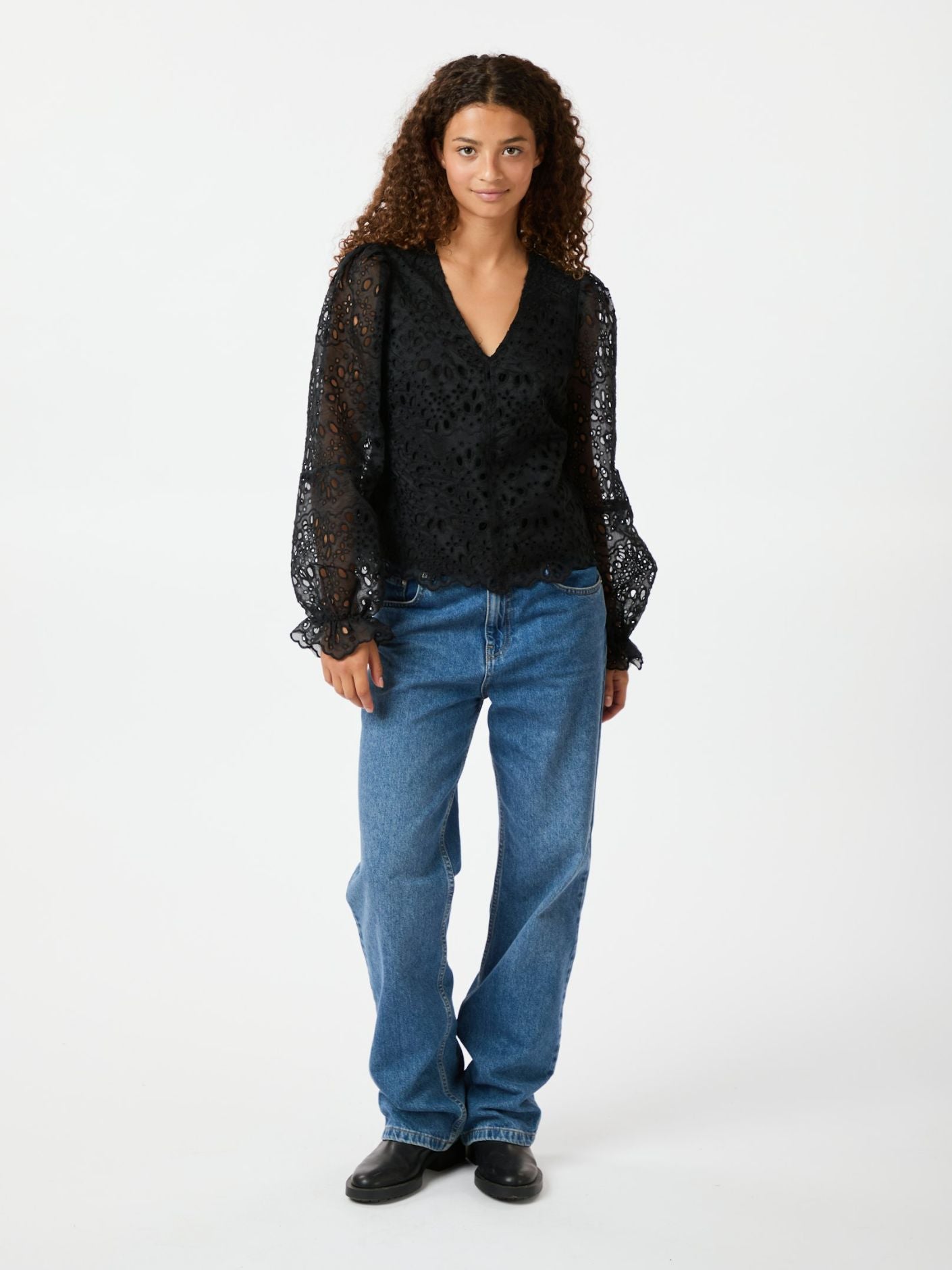 Candice embroidery blouse black