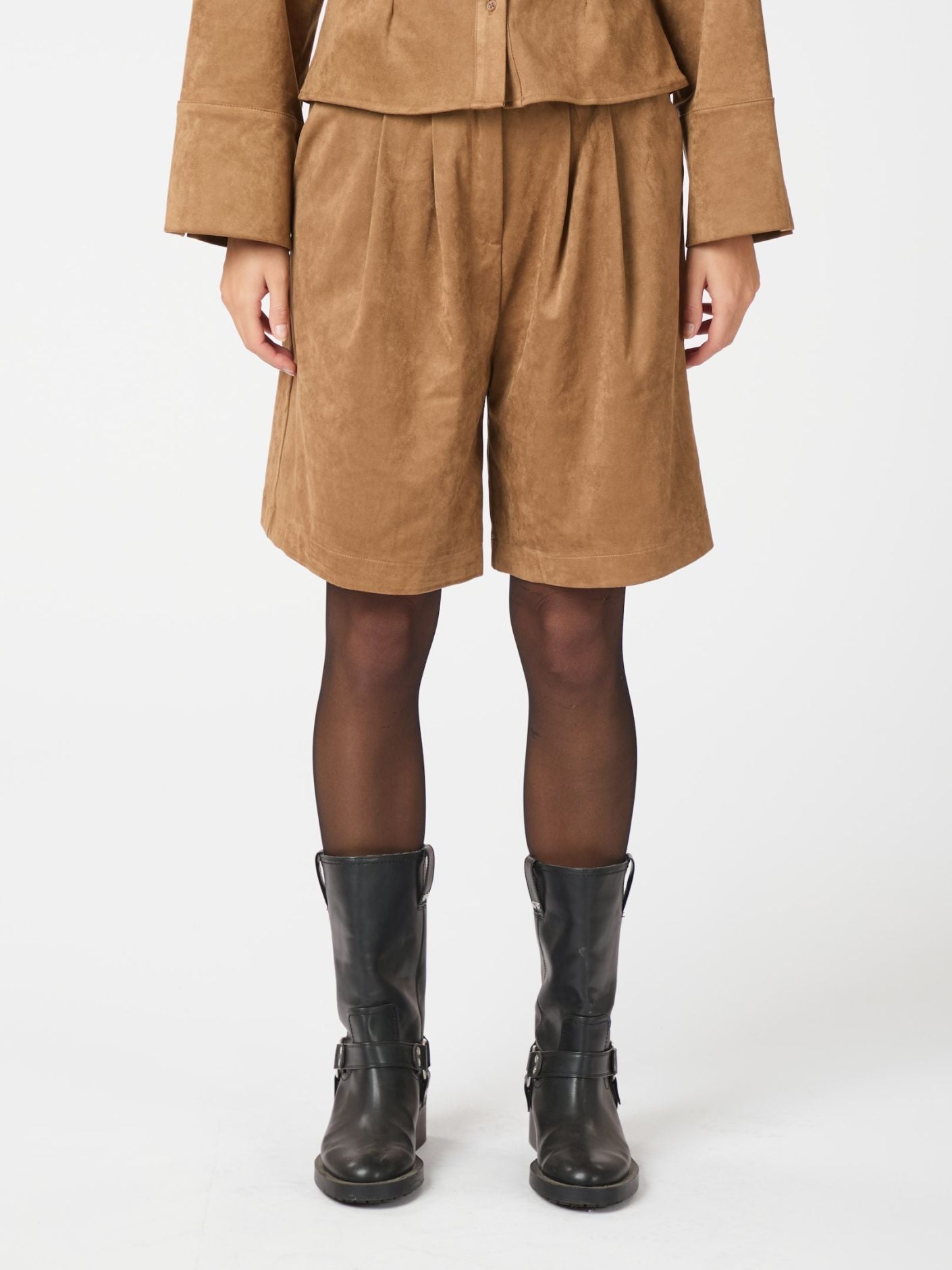 Nika faux suede bermuda shorts cognac