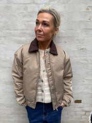 JORMA SHORT PADDED BOMBER JACKET - Greige_Hot fudge