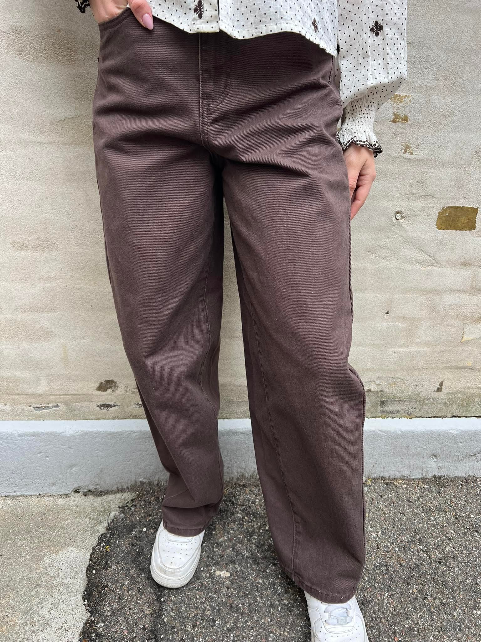 MOJI ELSA SUPER BARREL TWILL JEANS - Seal Brown