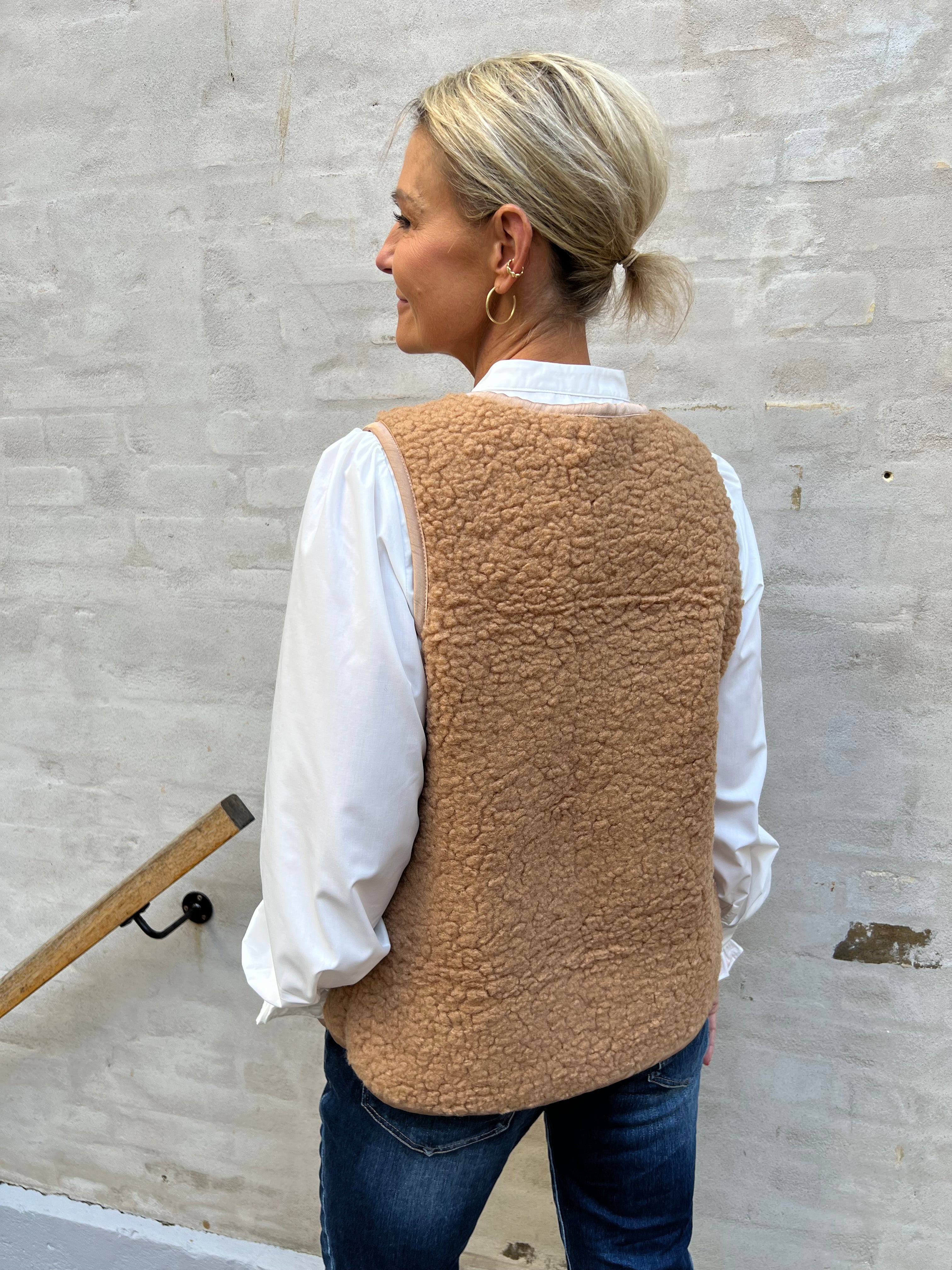 Gudrun vest light camel