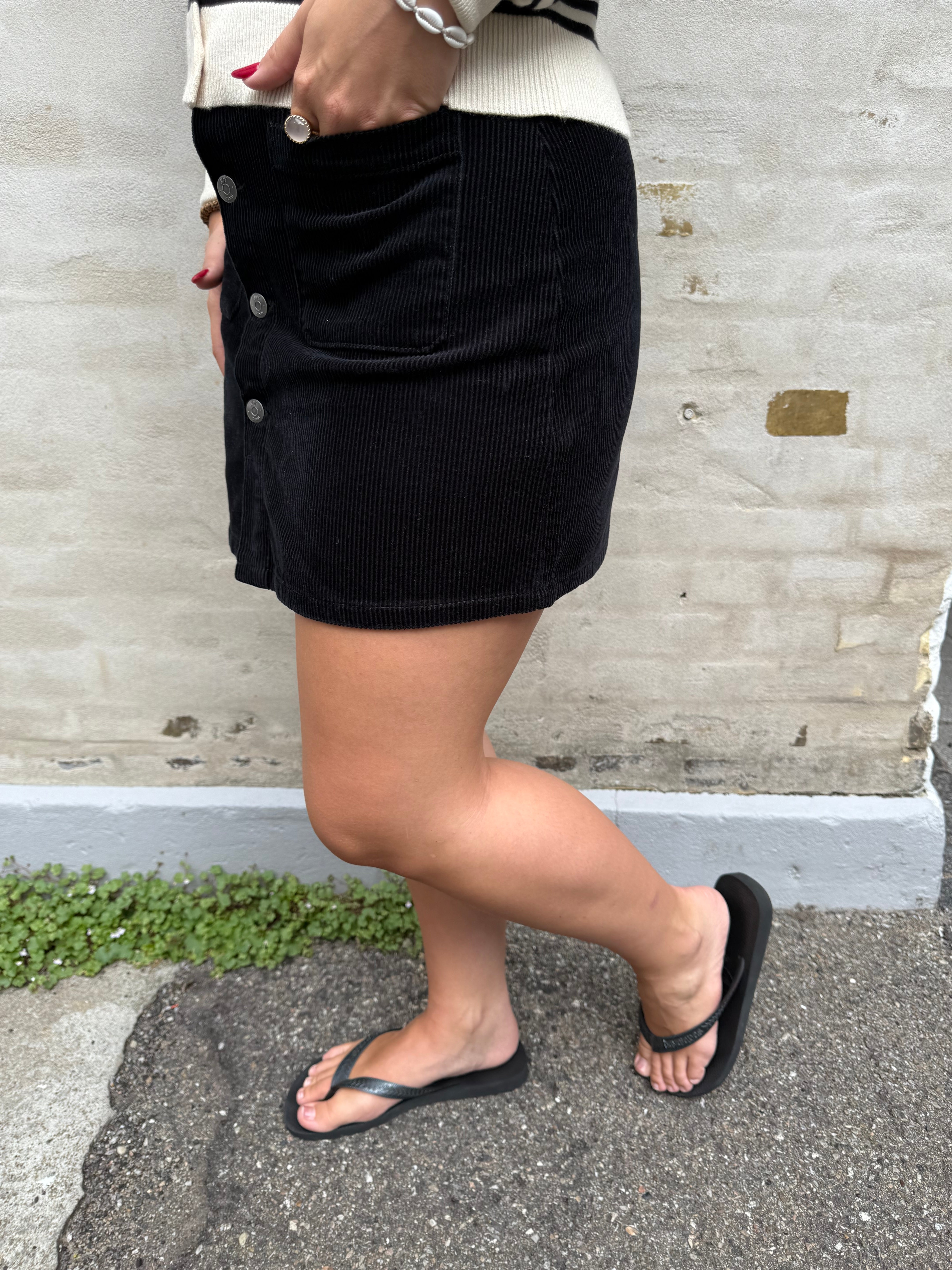 SHIRAZ CORDUROY SKIRT - Black