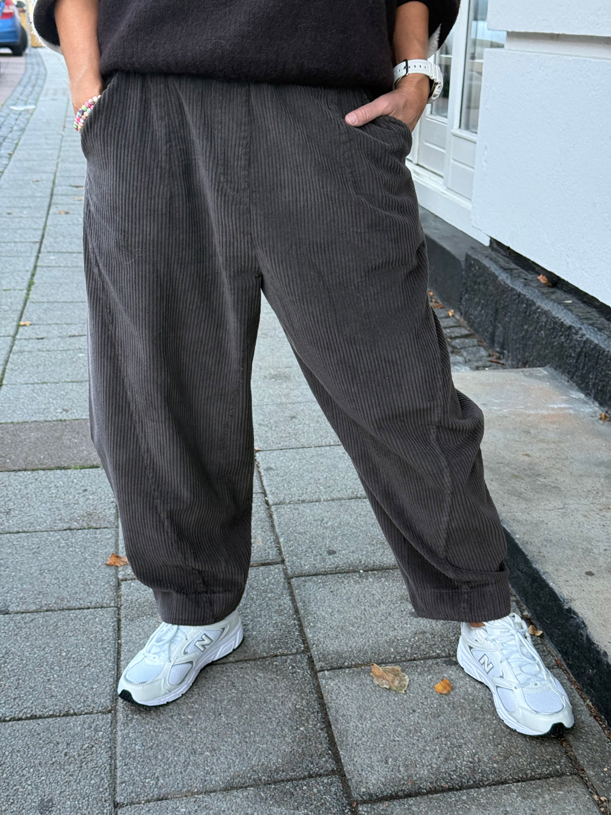 Vera Corduroy Pants - Dark Brown