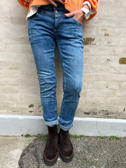 Jane Casual Fit Jeans - Medium Blue Washed