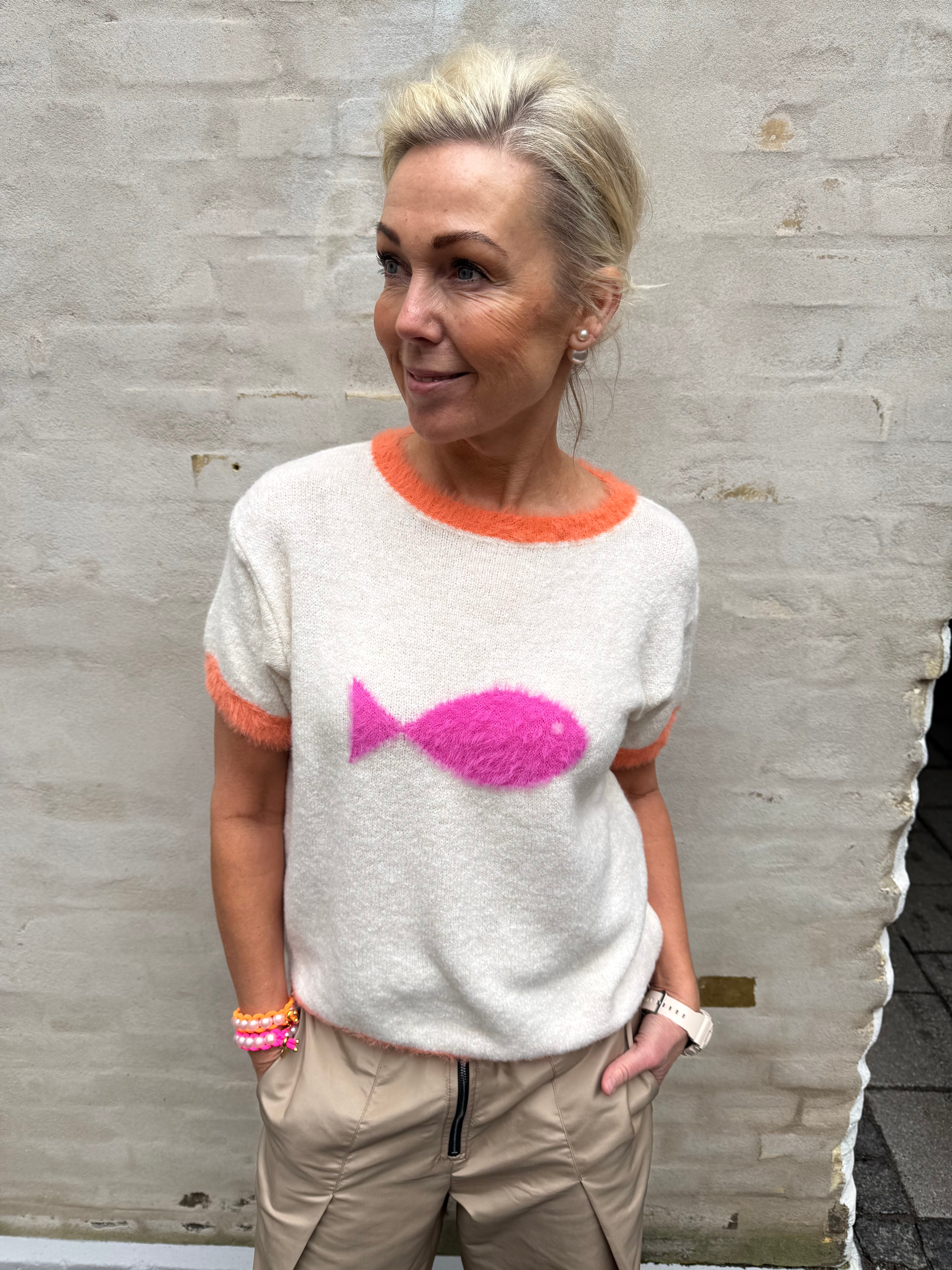 Knittet T-Shirt With Fish - Off White/Orange/Pink