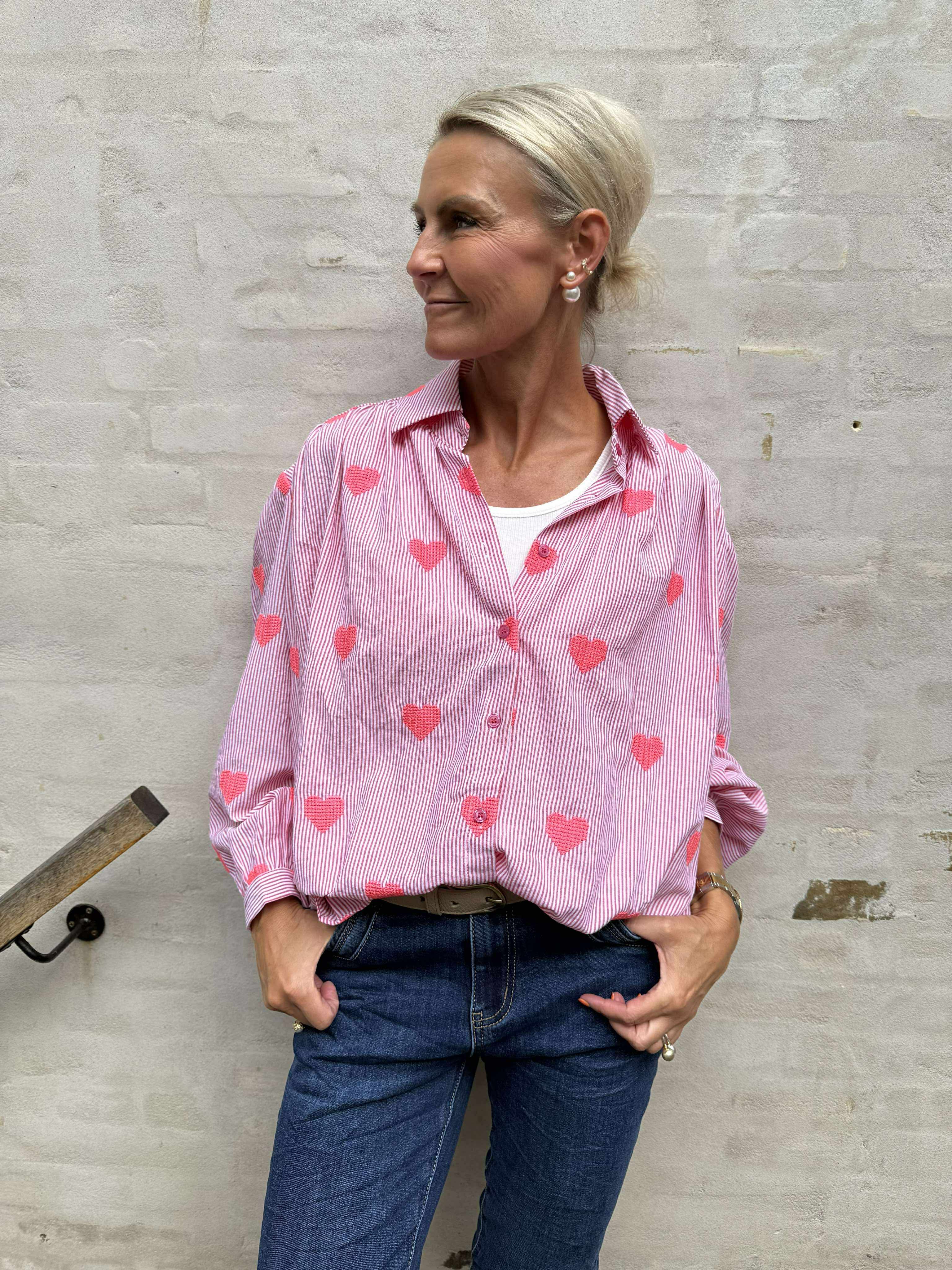 Shirt w. Striped & Embrodery Hearts - Raspberry