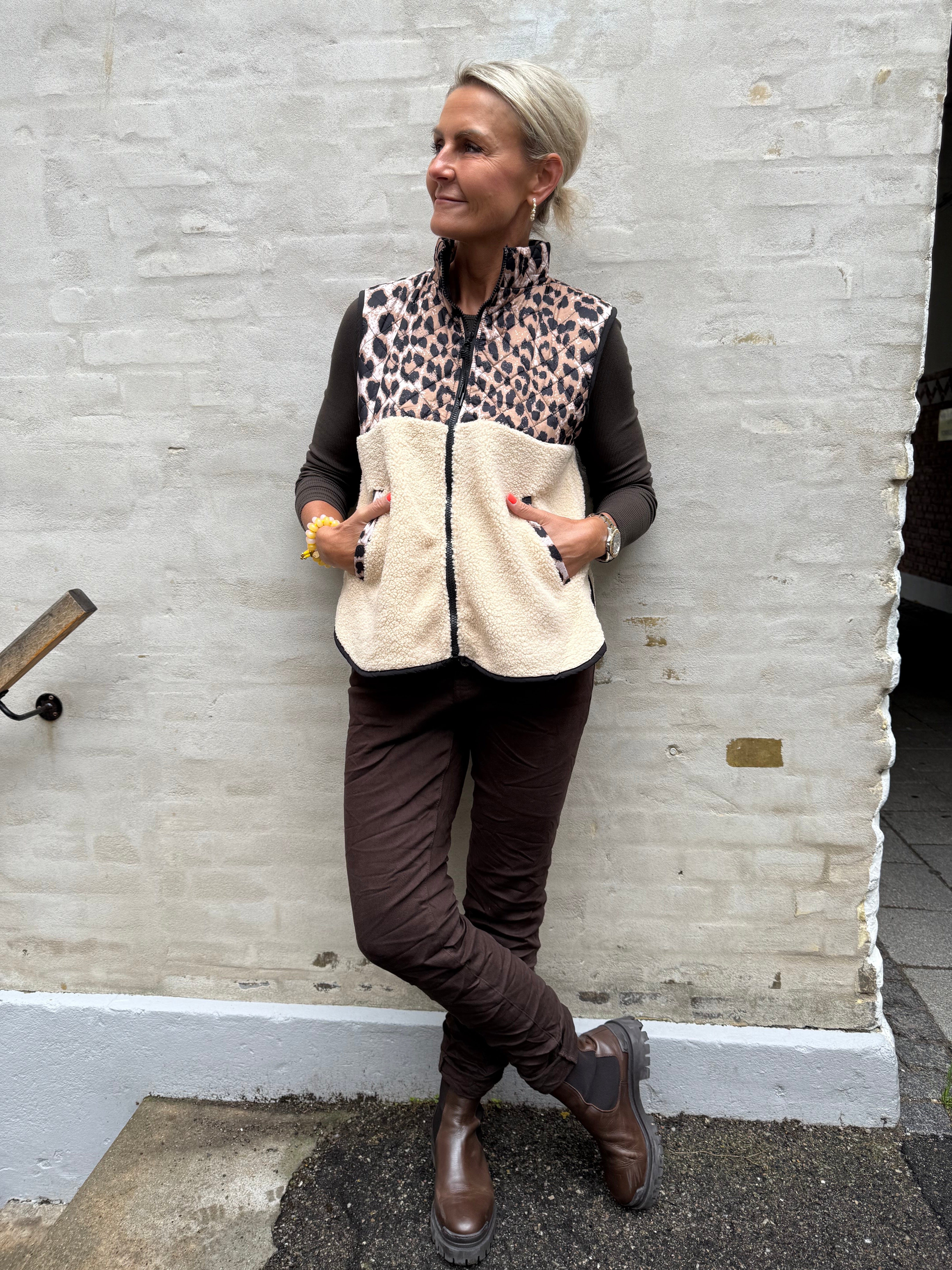 Teddy Leo Vest - Lux Leo Creme Black