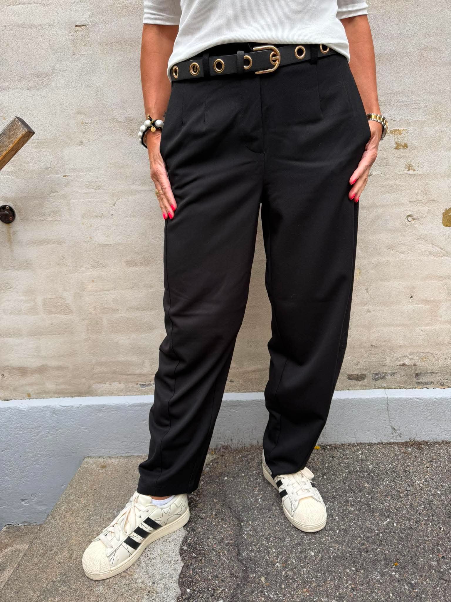 LISA HW ANKLE BARREL PANT - Black
