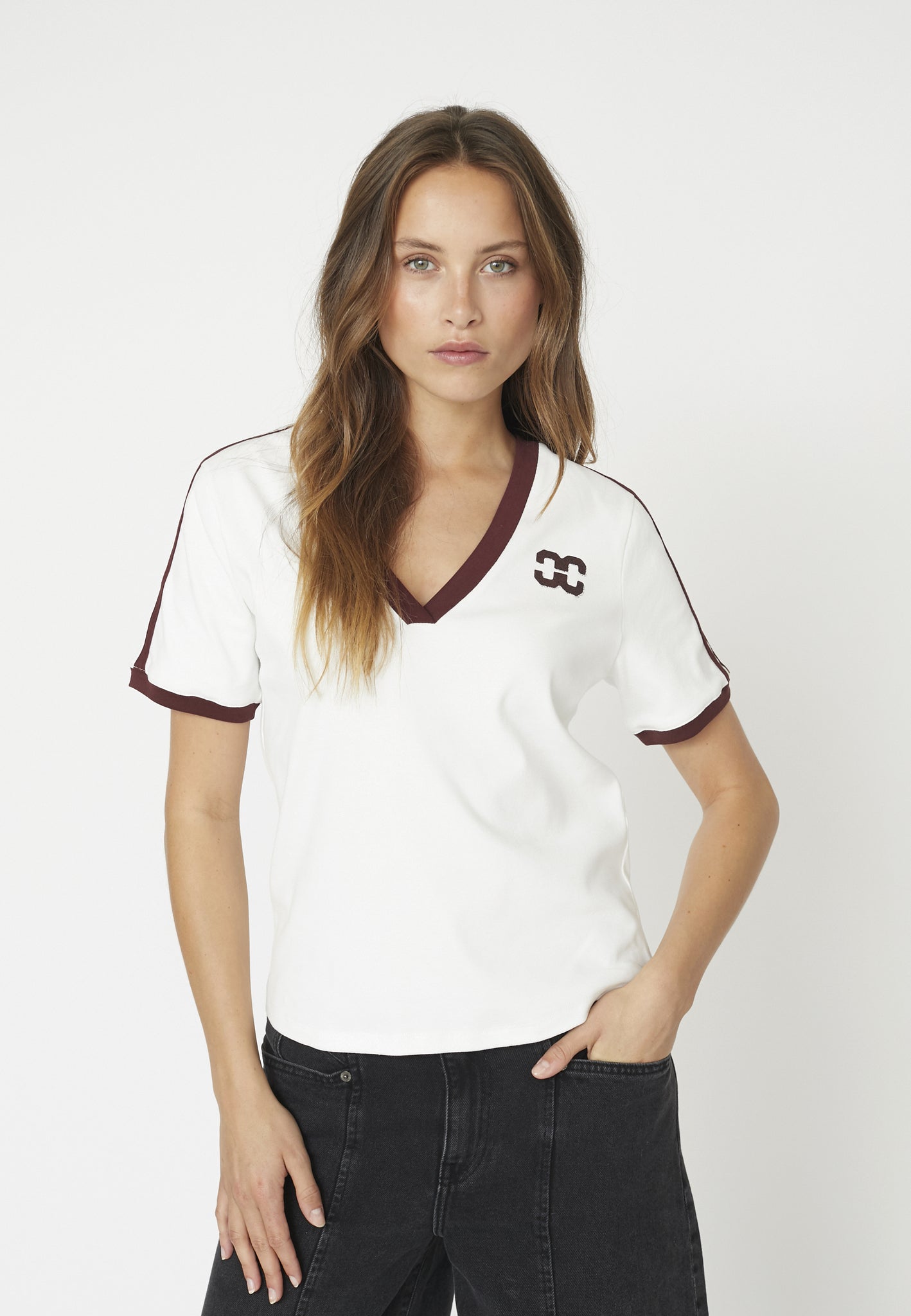Edge Stripe V-Tee - OffWhite WineRed