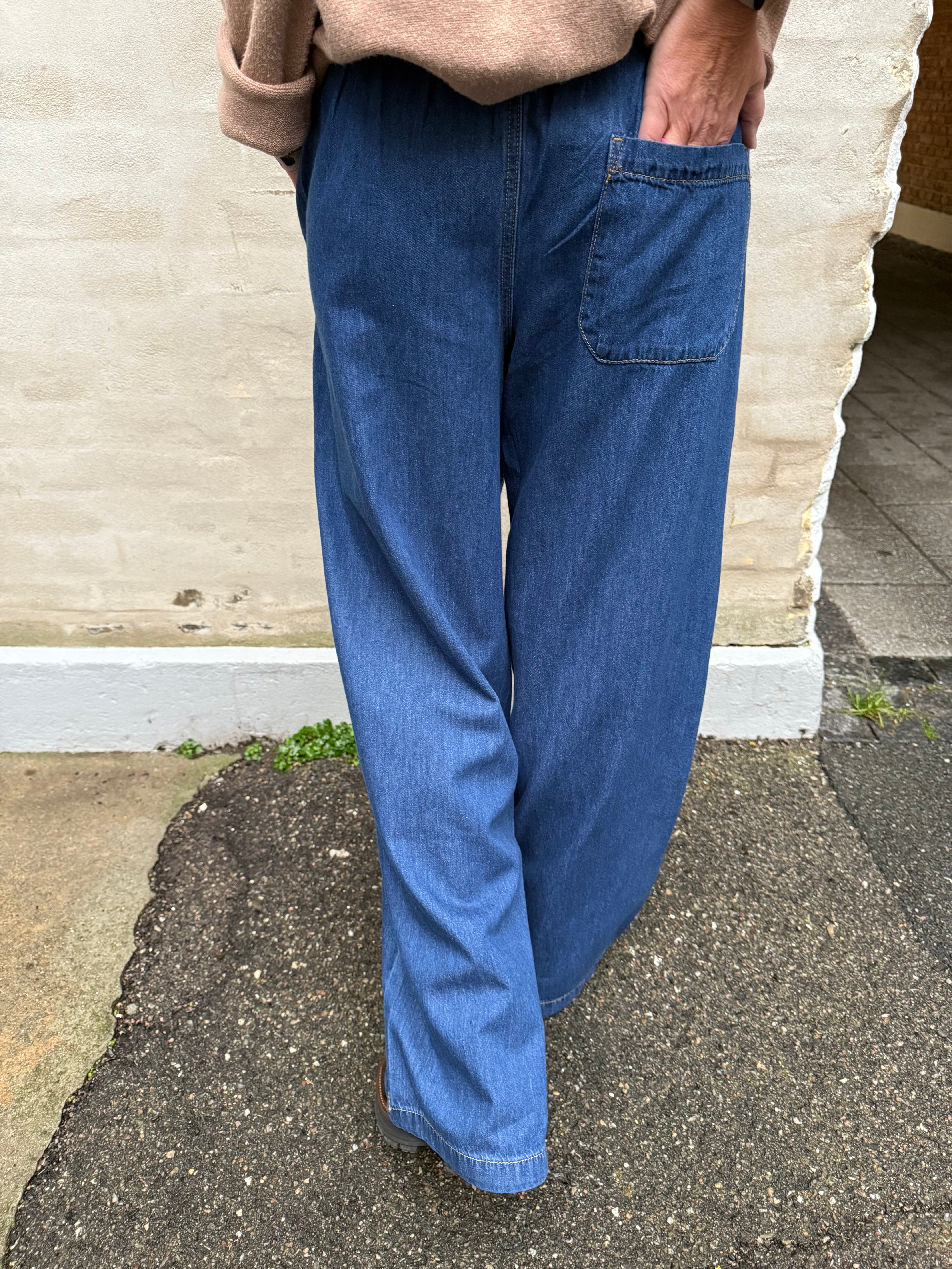 Avril Bukser - Dark Blue Wash