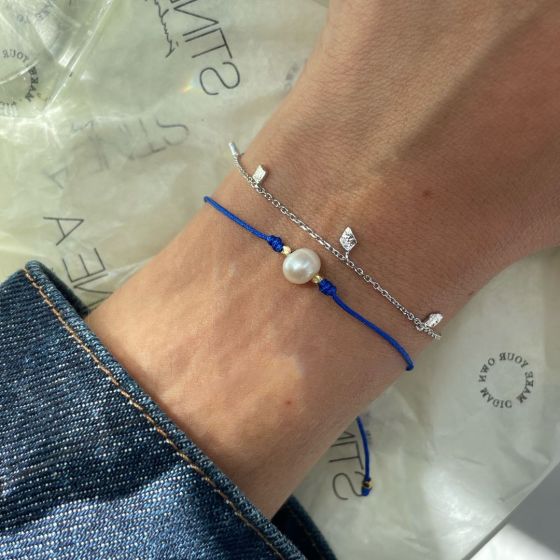 Petit pearl berrie bracelet electric blue