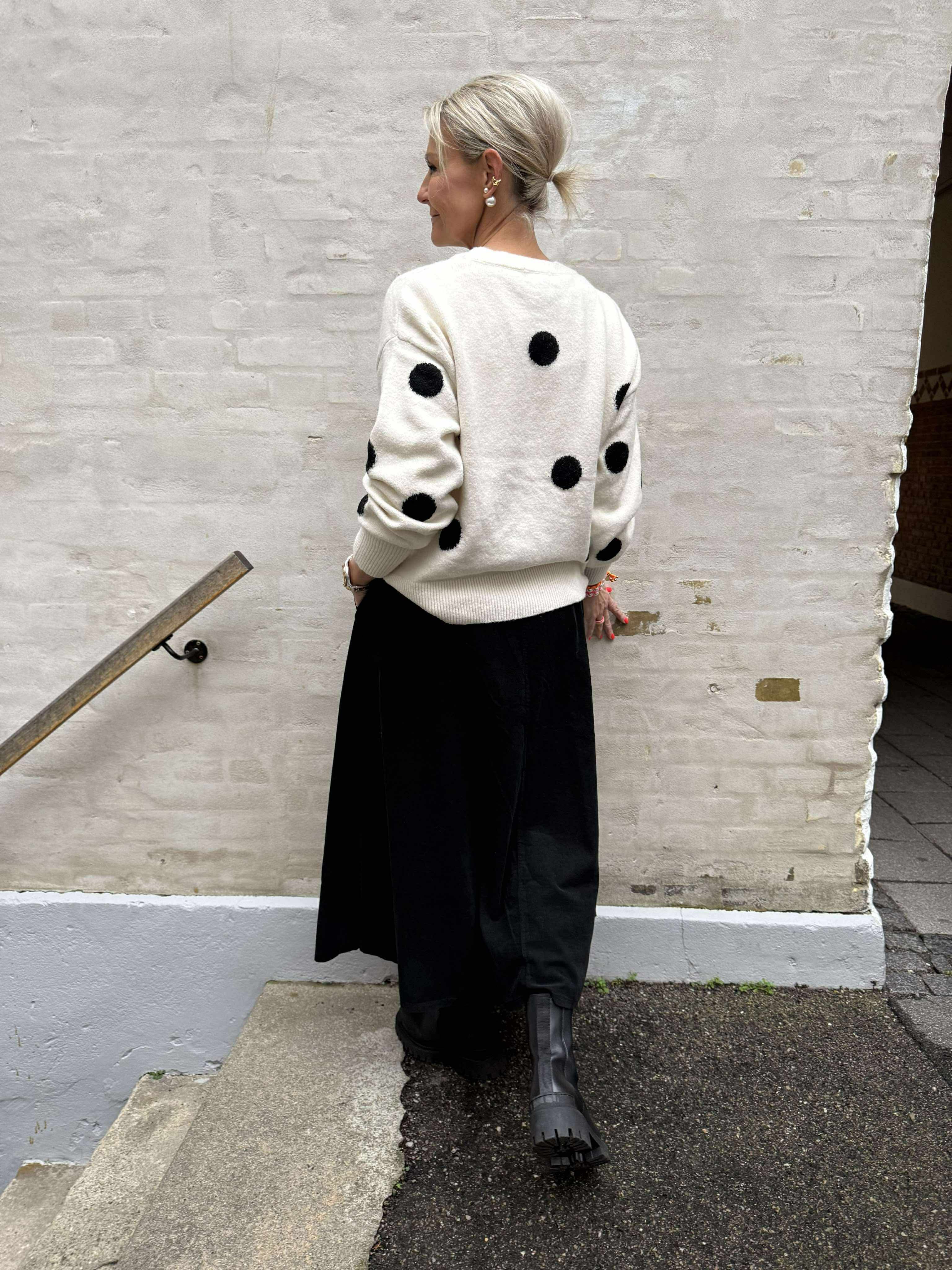 MONICA LIFE LS O-NECK DOT PULL - Cloud Dancer BLACK DOTS NORTH