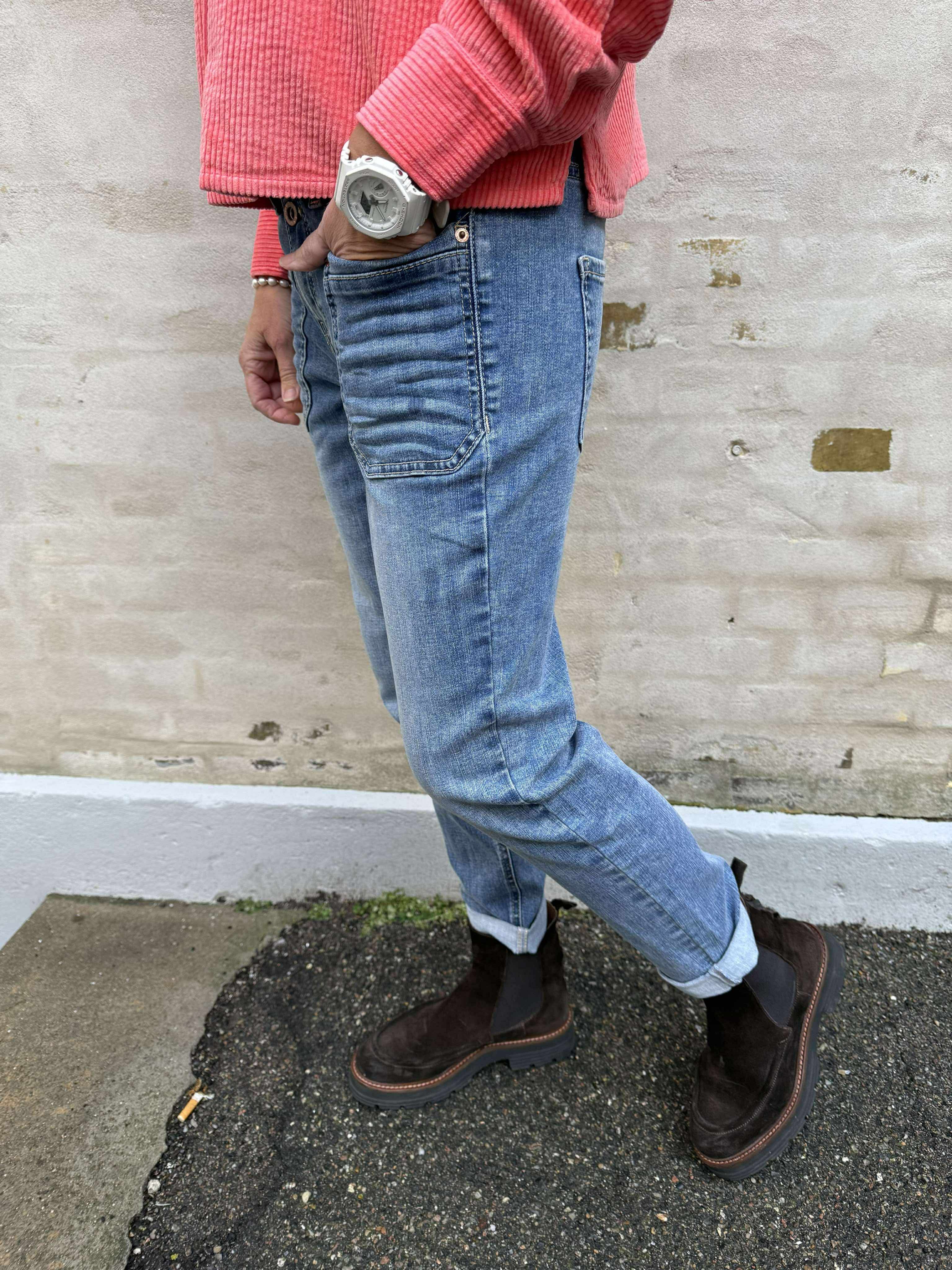 Charlie Boyfriend Jeans - Medium Random Wash