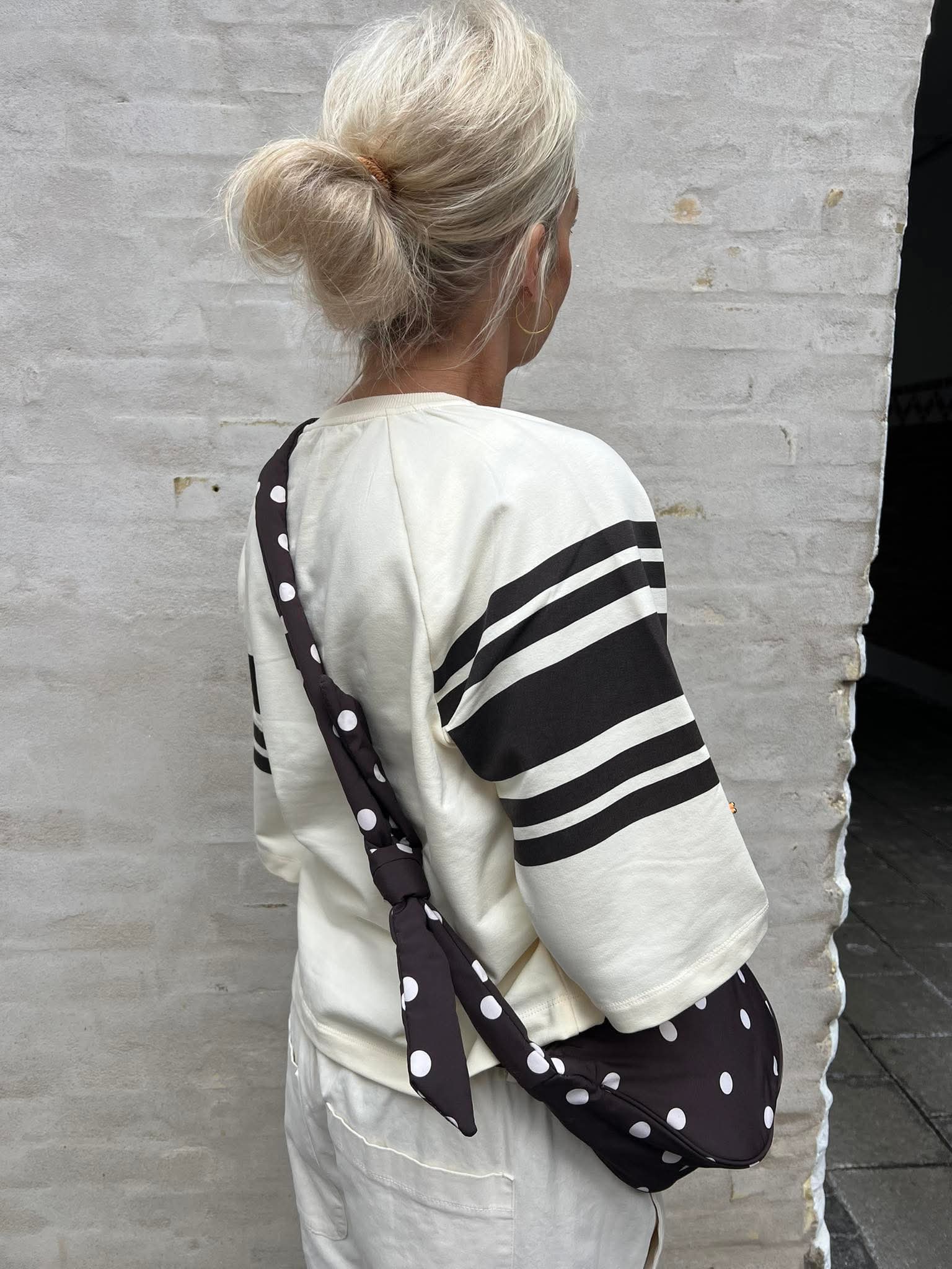 AMANDA KNOT BUMBAG - Birch Hot fudge dots