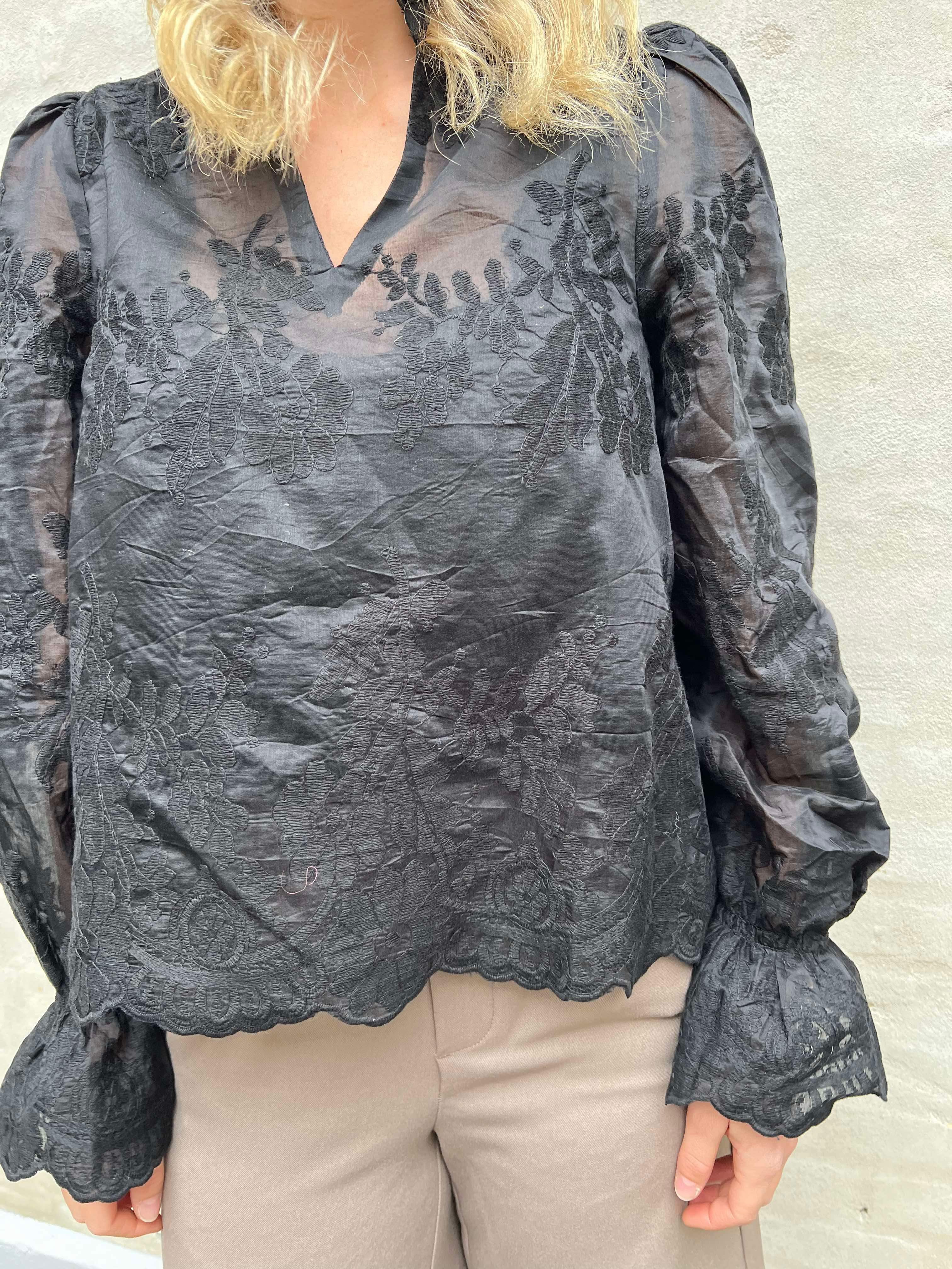 Amara big embroidery blouse black