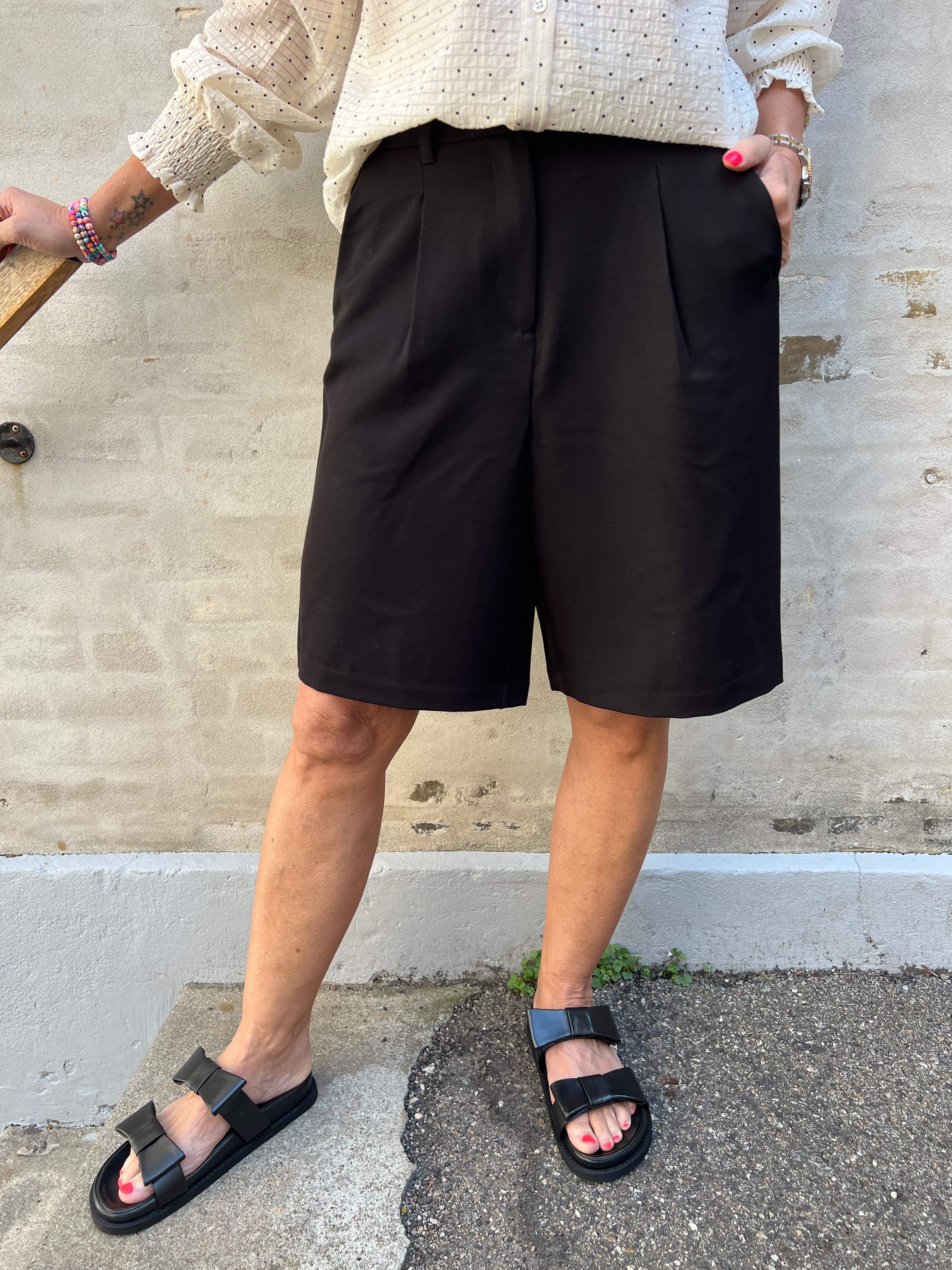 Kamil HW Shorts - Black