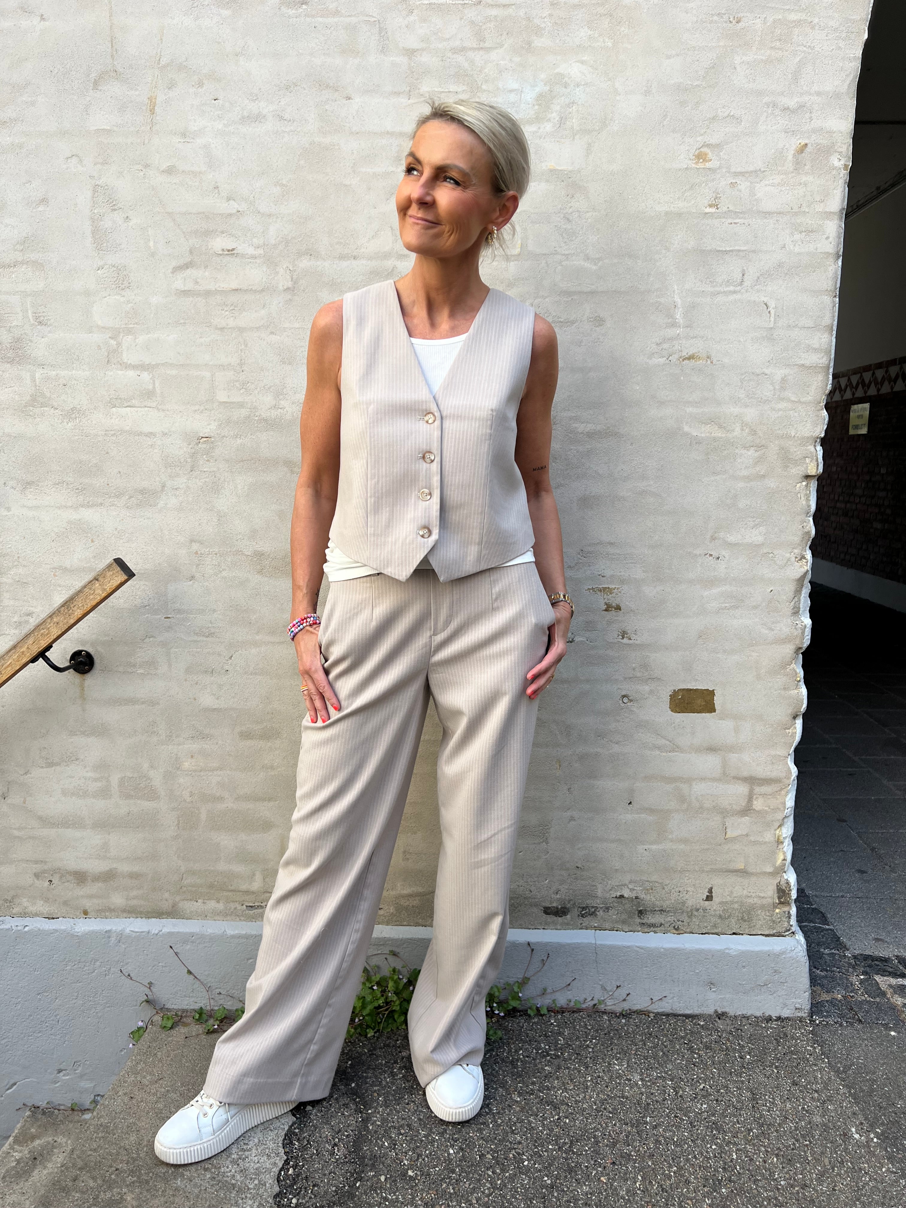 Lisa Short Waistcoat Sandshell/Cloud Dancer
