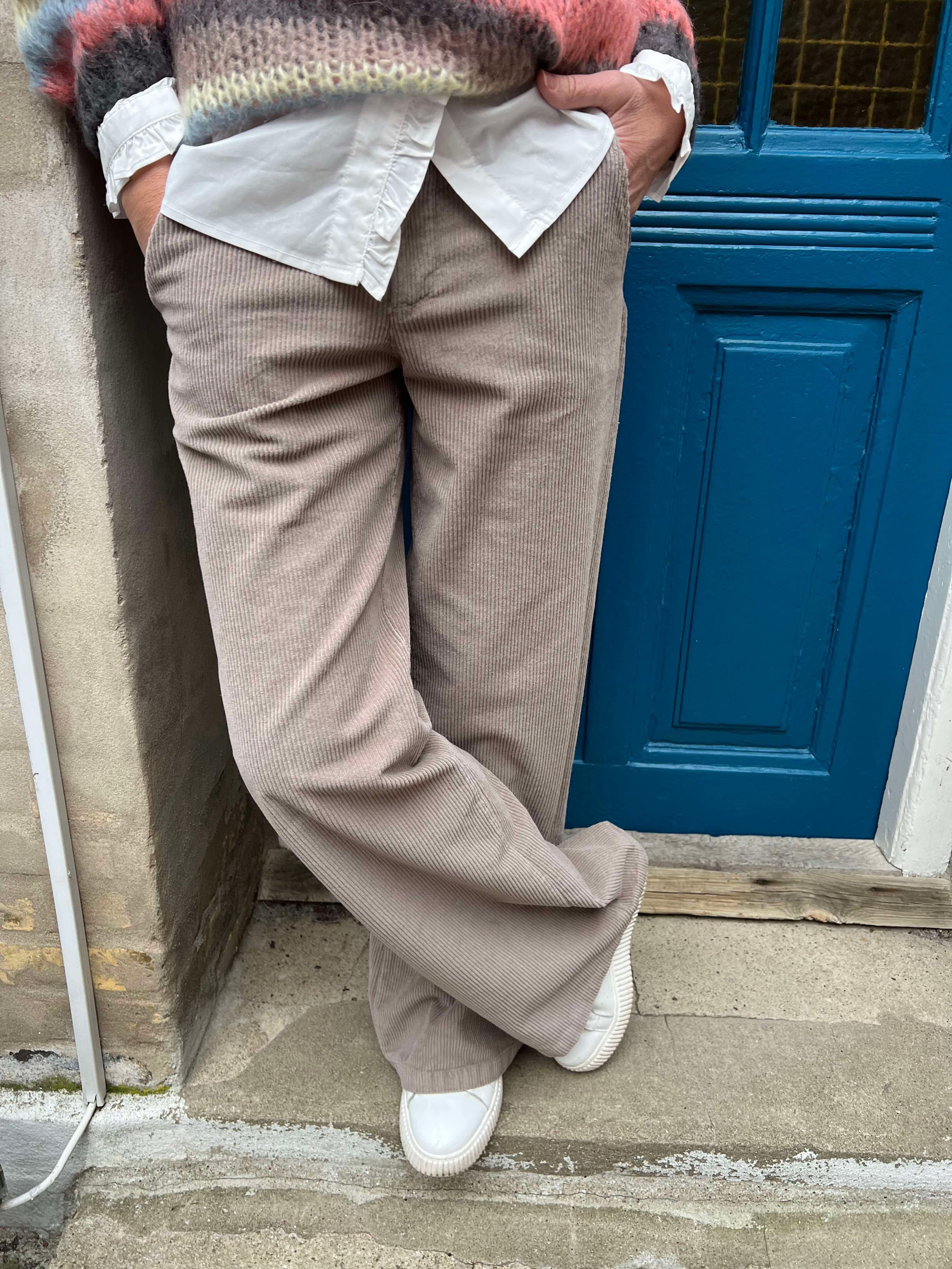 Cora corduroy box pant nougat