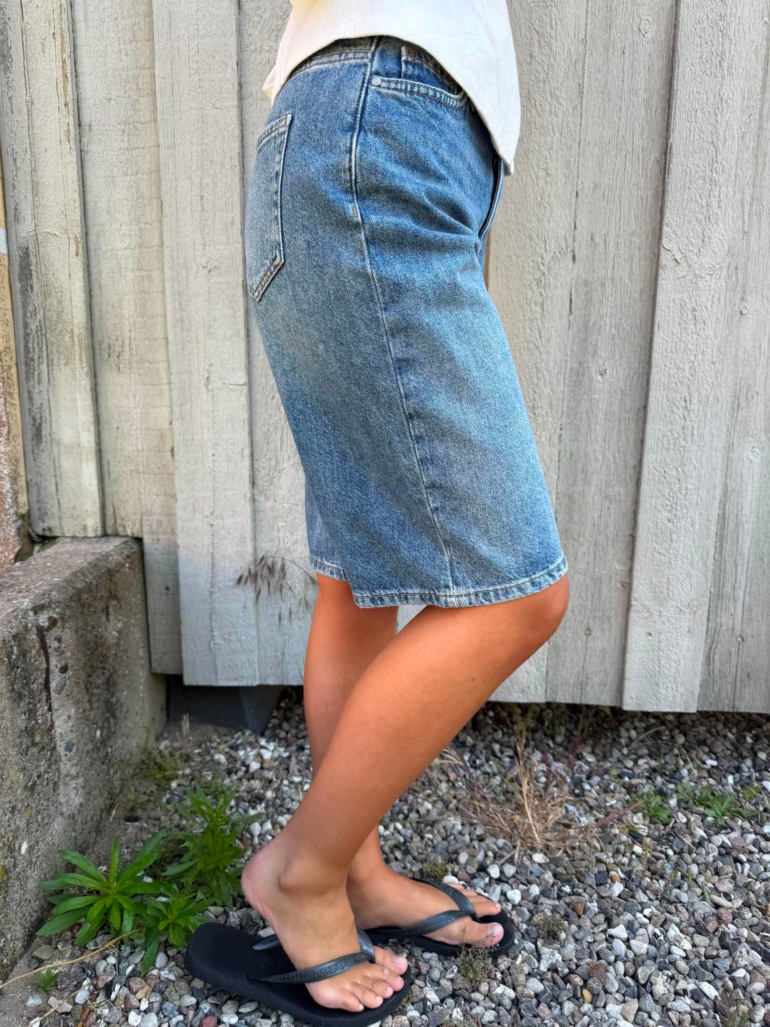 JDYLINA MW BERMUDA SHORTS - Medium Denim Blue