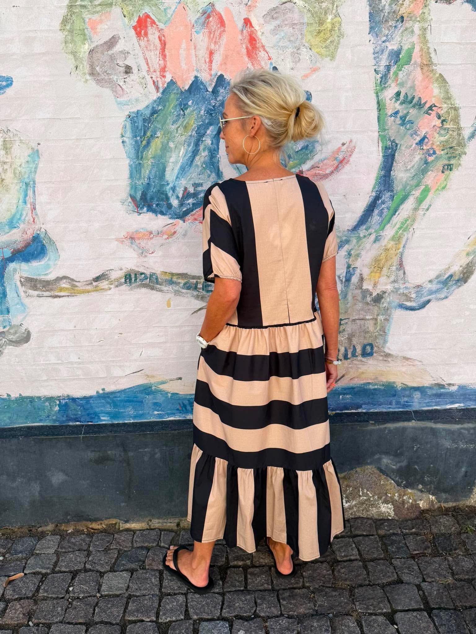 FÖRBESTÄLLNING - Långrandig - Beige/Svart