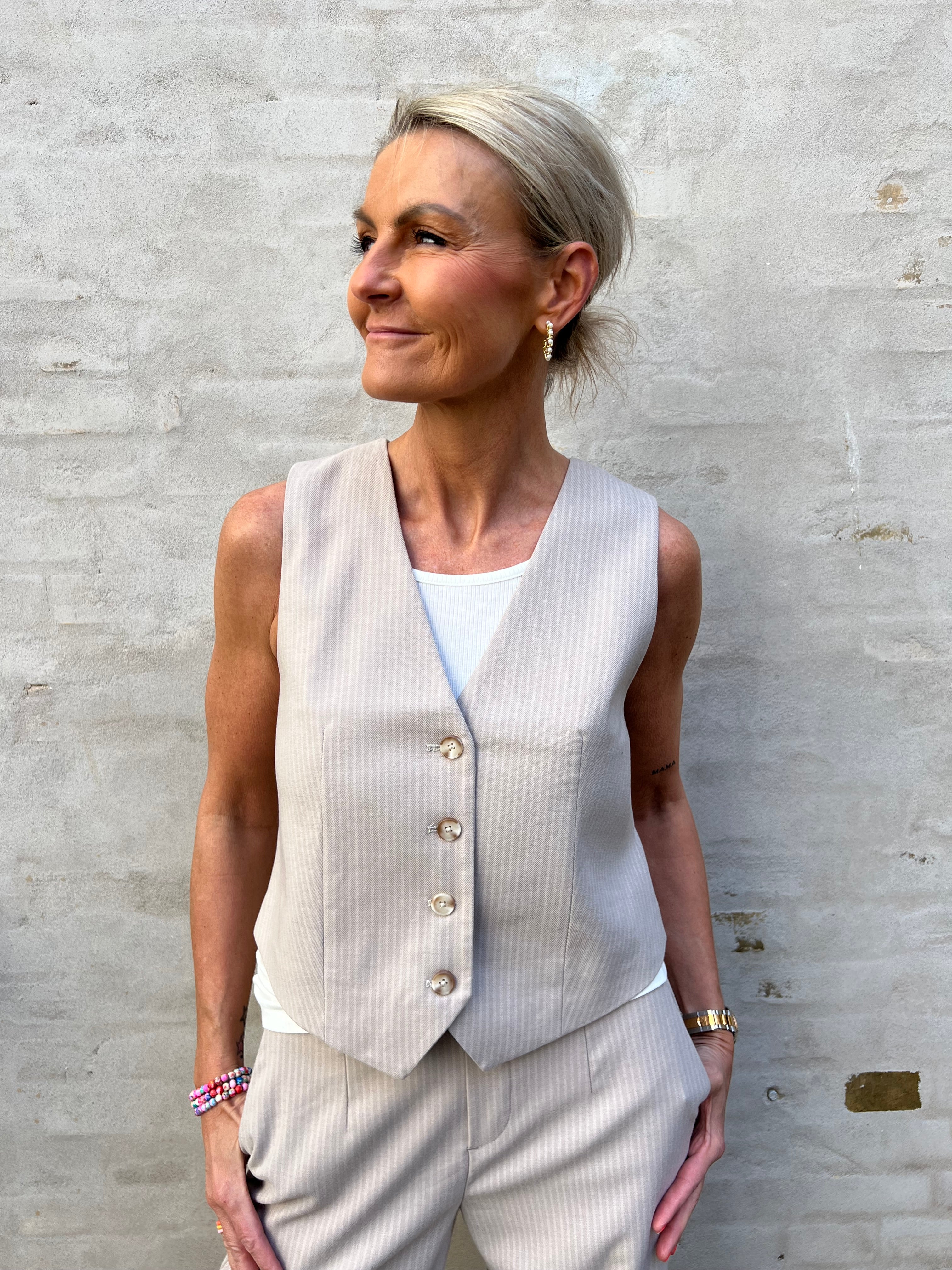 Lisa Short Waistcoat Sandshell/Cloud Dancer